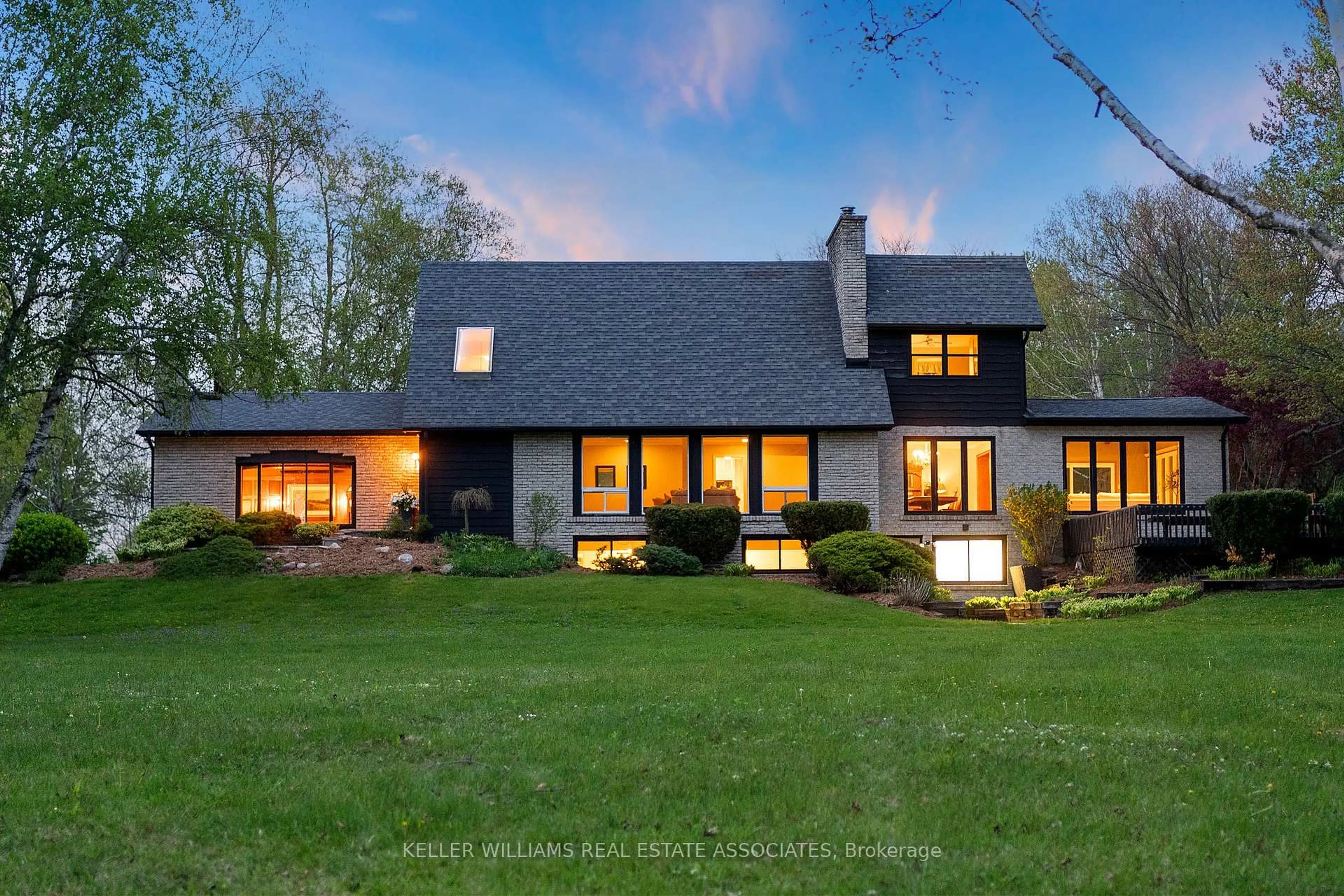 Home with brick exterior material, unknown for 15633 Kennedy Rd, Caledon Ontario L7C 2H7