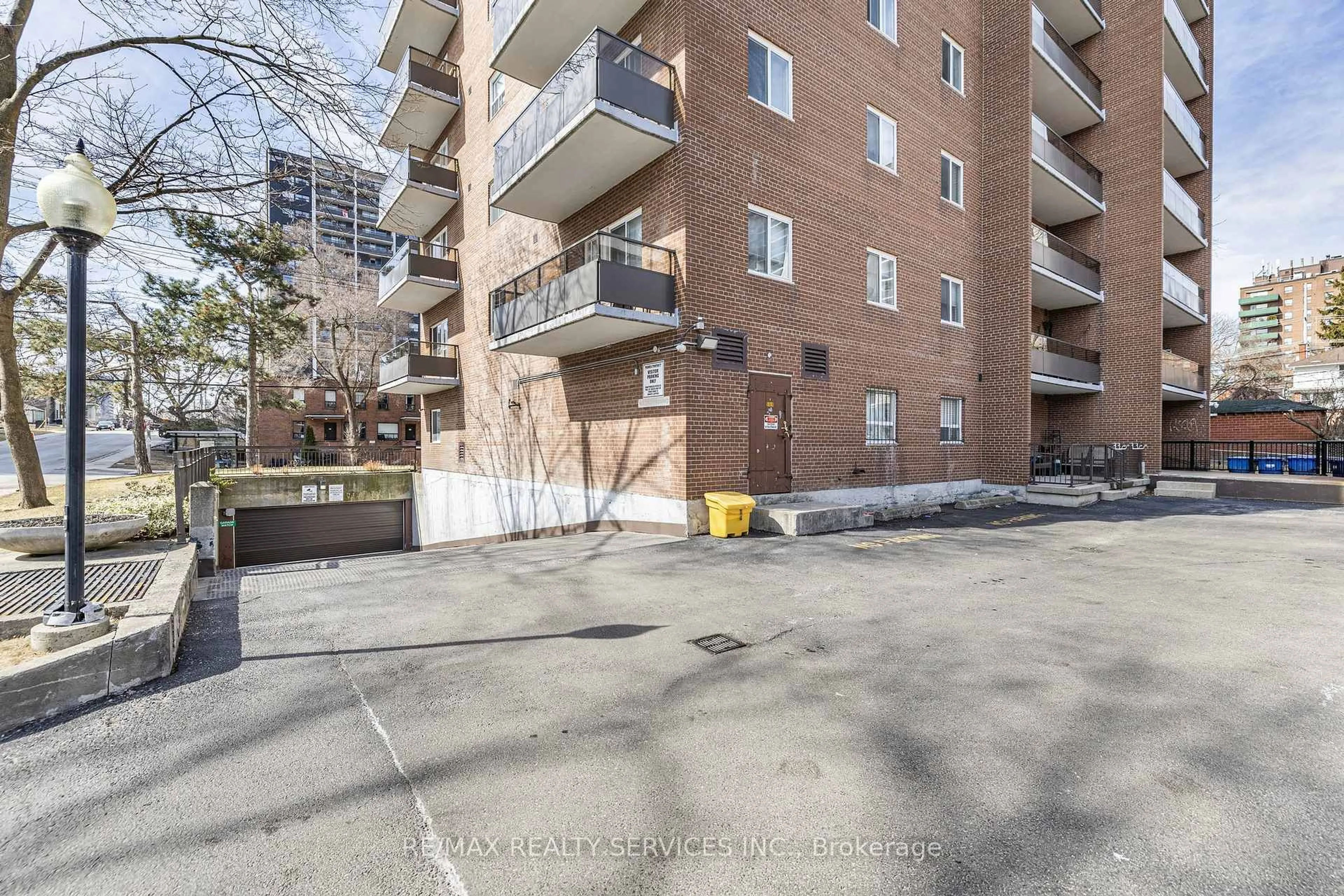 Patio, street for 15 Elizabeth St #501, Mississauga Ontario L5G 2Z3