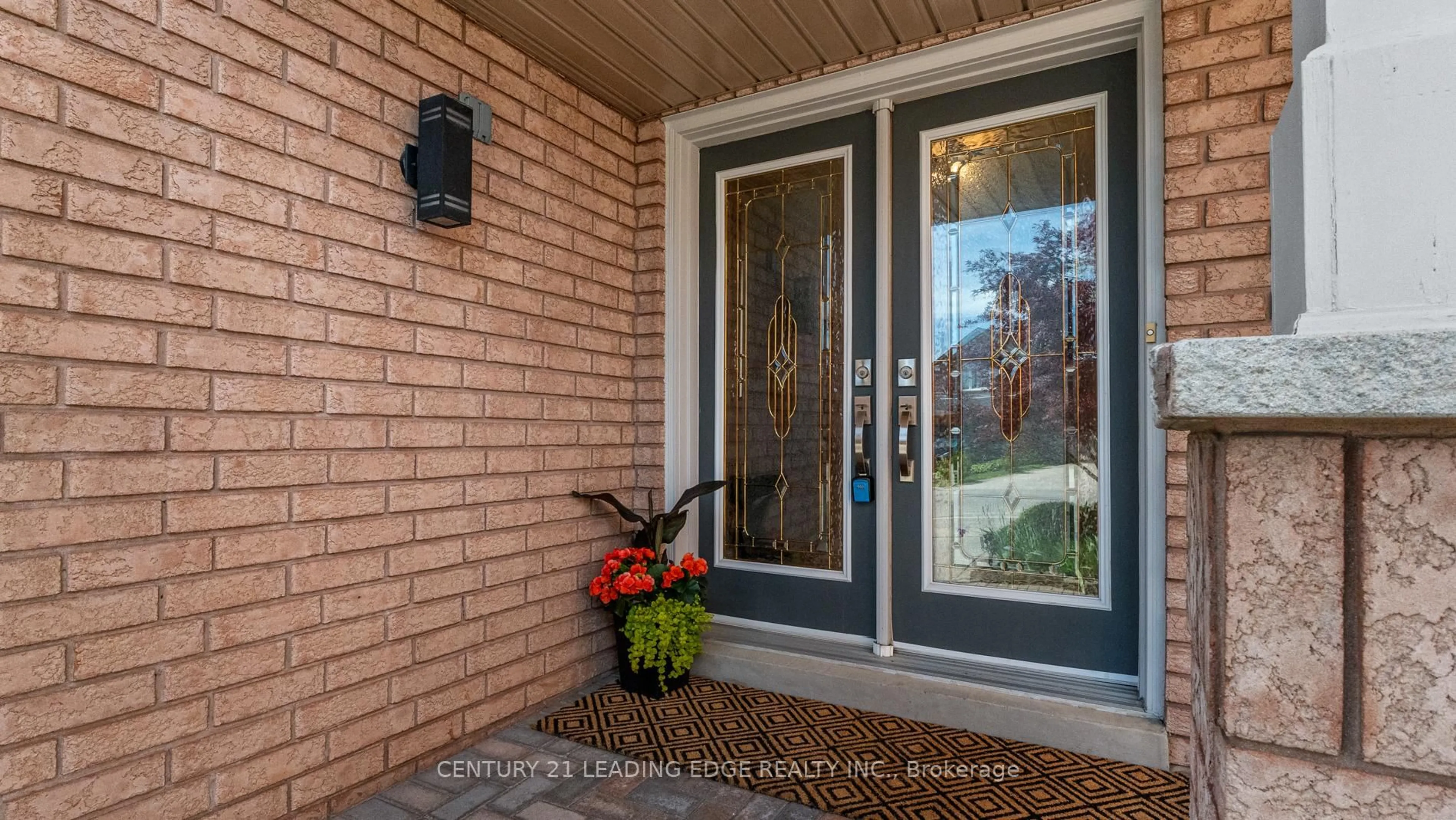 Indoor entryway for 3335 Laburnum Cres, Mississauga Ontario L5N 7M2