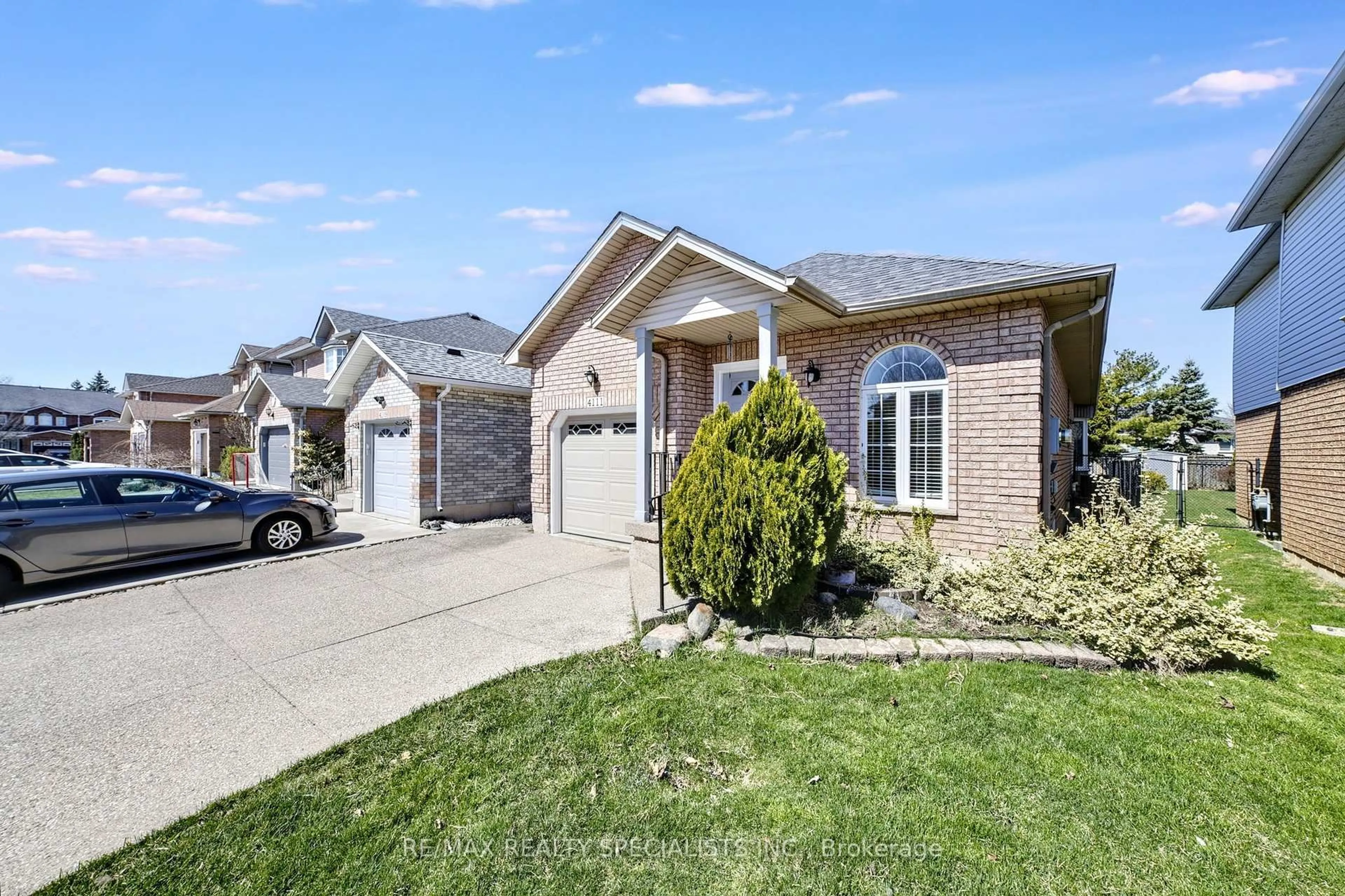 Home with brick exterior material, street for 4111 Continental Dr, Burlington Ontario L7M 4L1