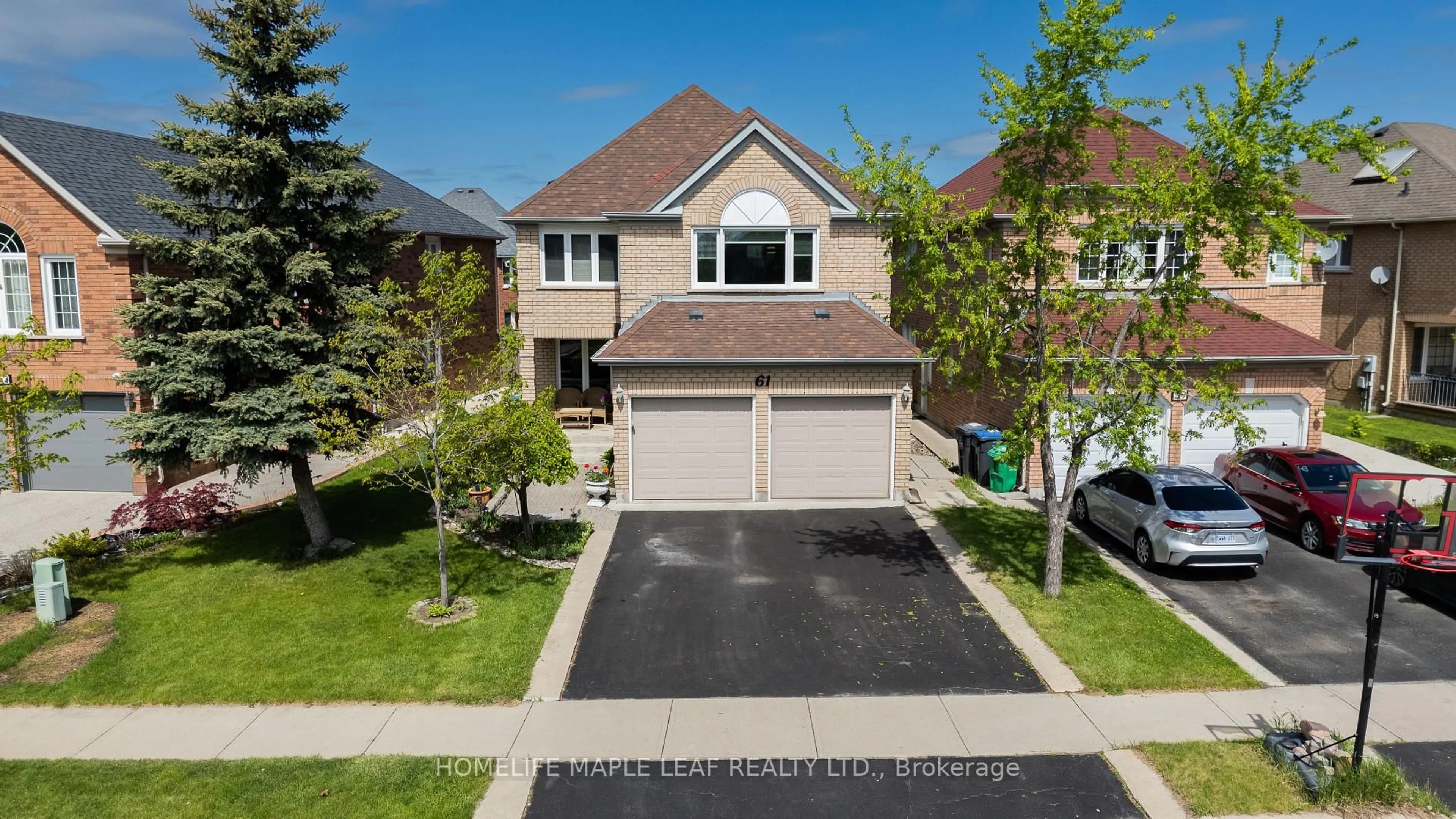 A pic from outside/outdoor area/front of a property/back of a property/a pic from drone, street for 61 Seclusion Cres, Brampton Ontario L6R 1L5