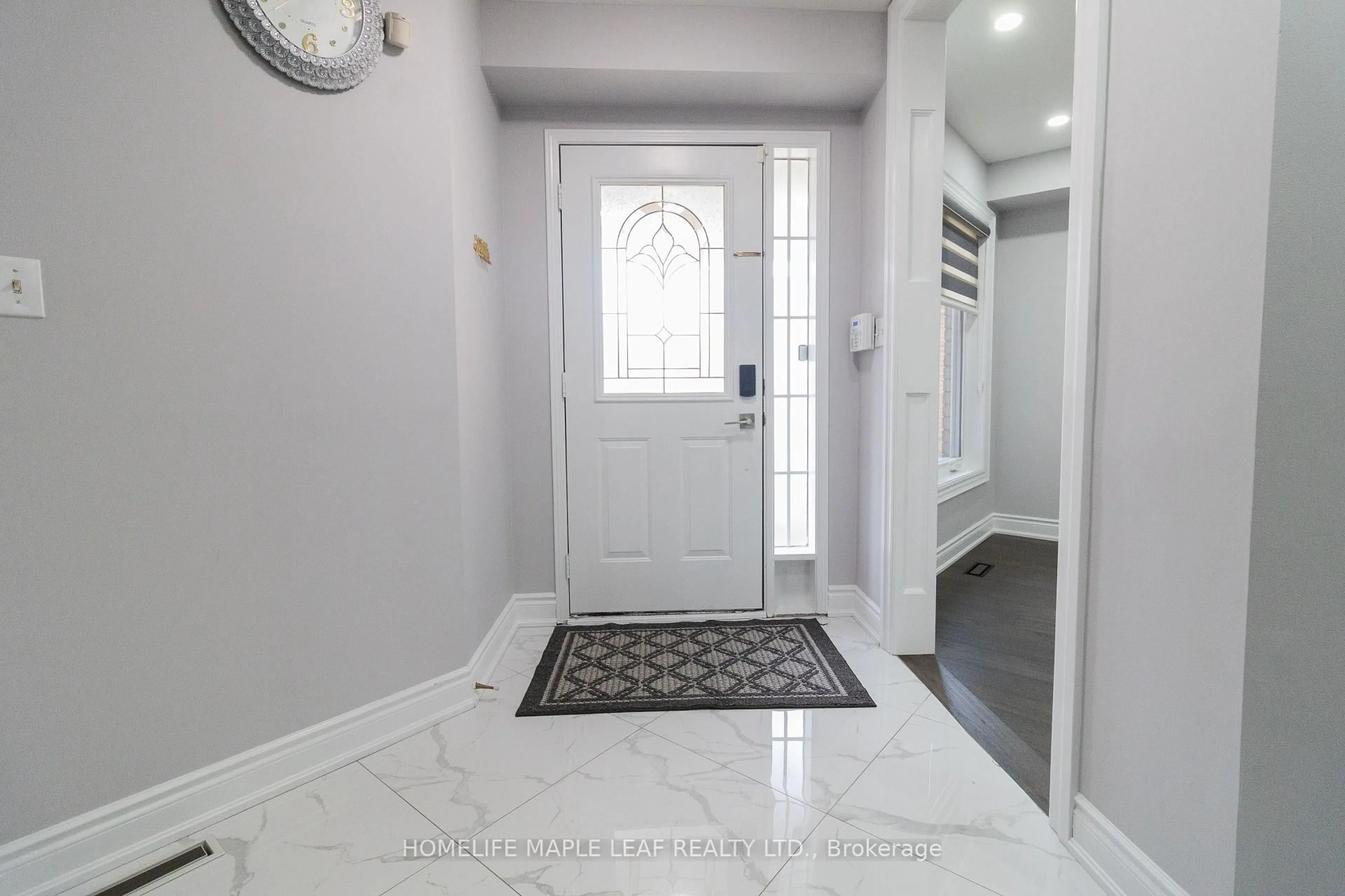 Indoor entryway for 61 Seclusion Cres, Brampton Ontario L6R 1L5