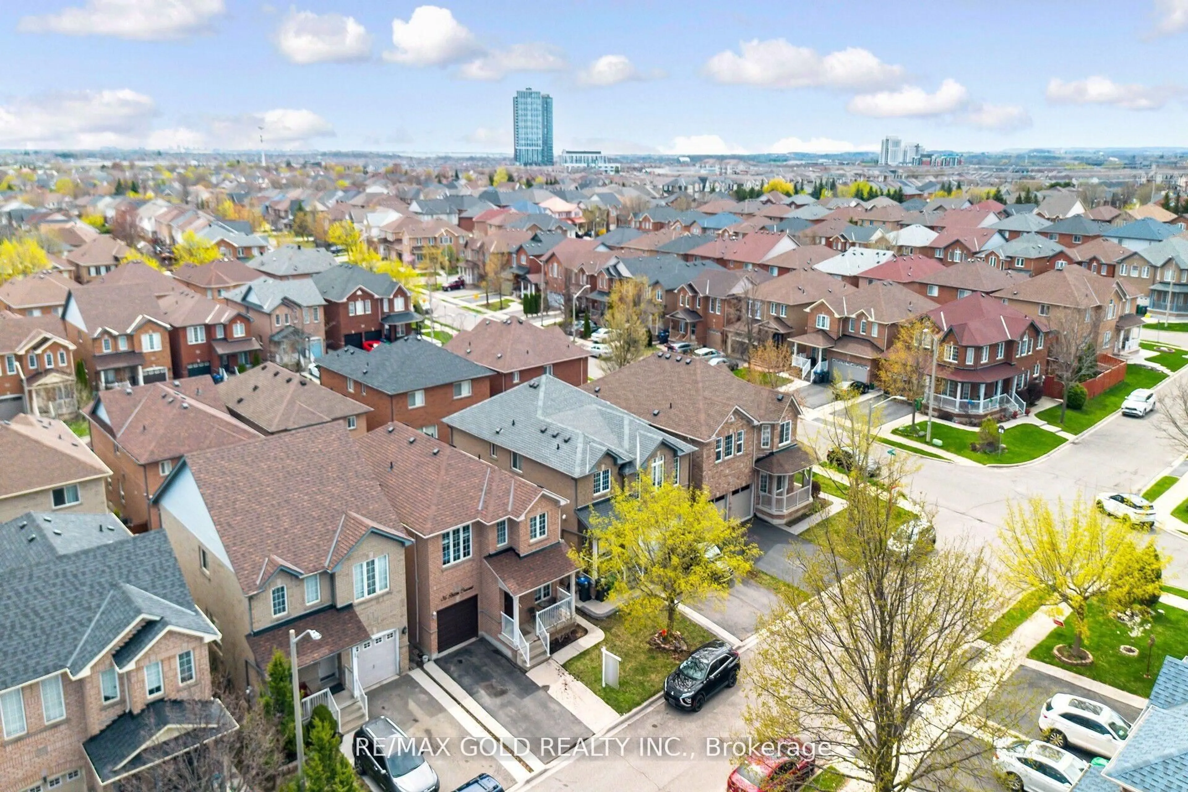 A pic from outside/outdoor area/front of a property/back of a property/a pic from drone, city buildings view from balcony for 36 Roxton Cres, Brampton Ontario L7A 2A9