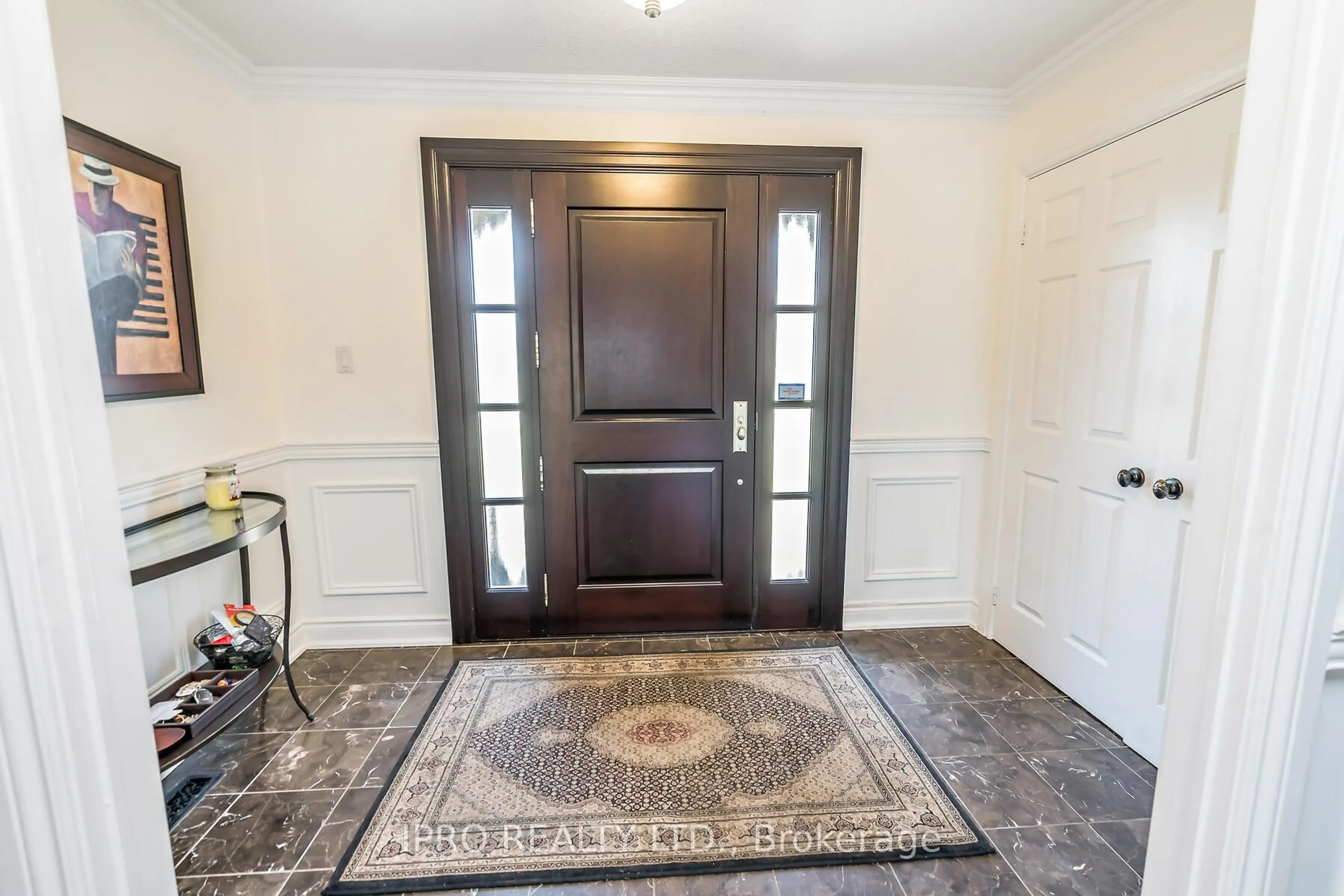 Indoor entryway for 2050 Hadfield Crt, Burlington Ontario L7G 4A6