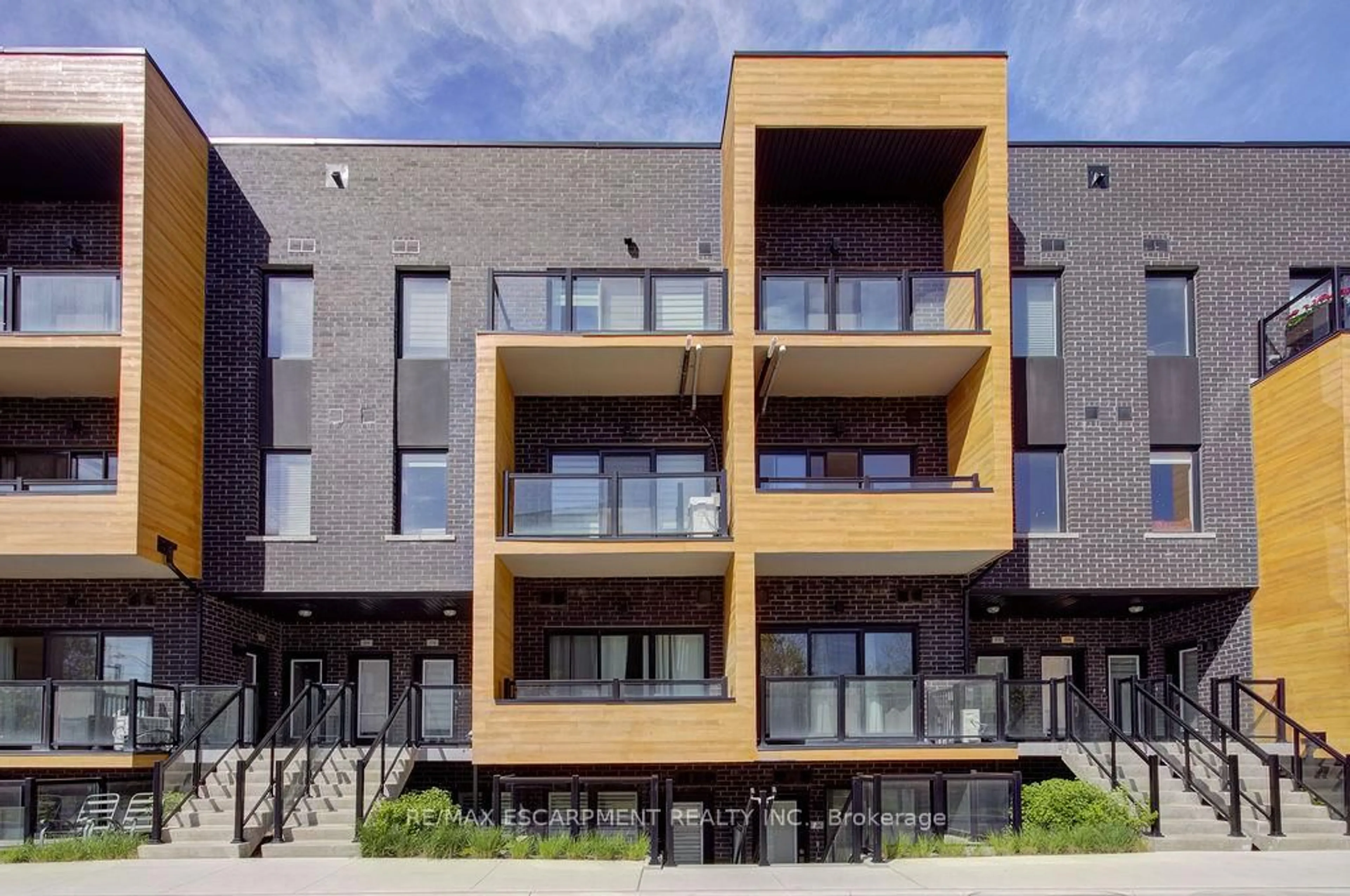 Unknown for 1165 Journeyman Lane #104, Mississauga Ontario L5J 0B5
