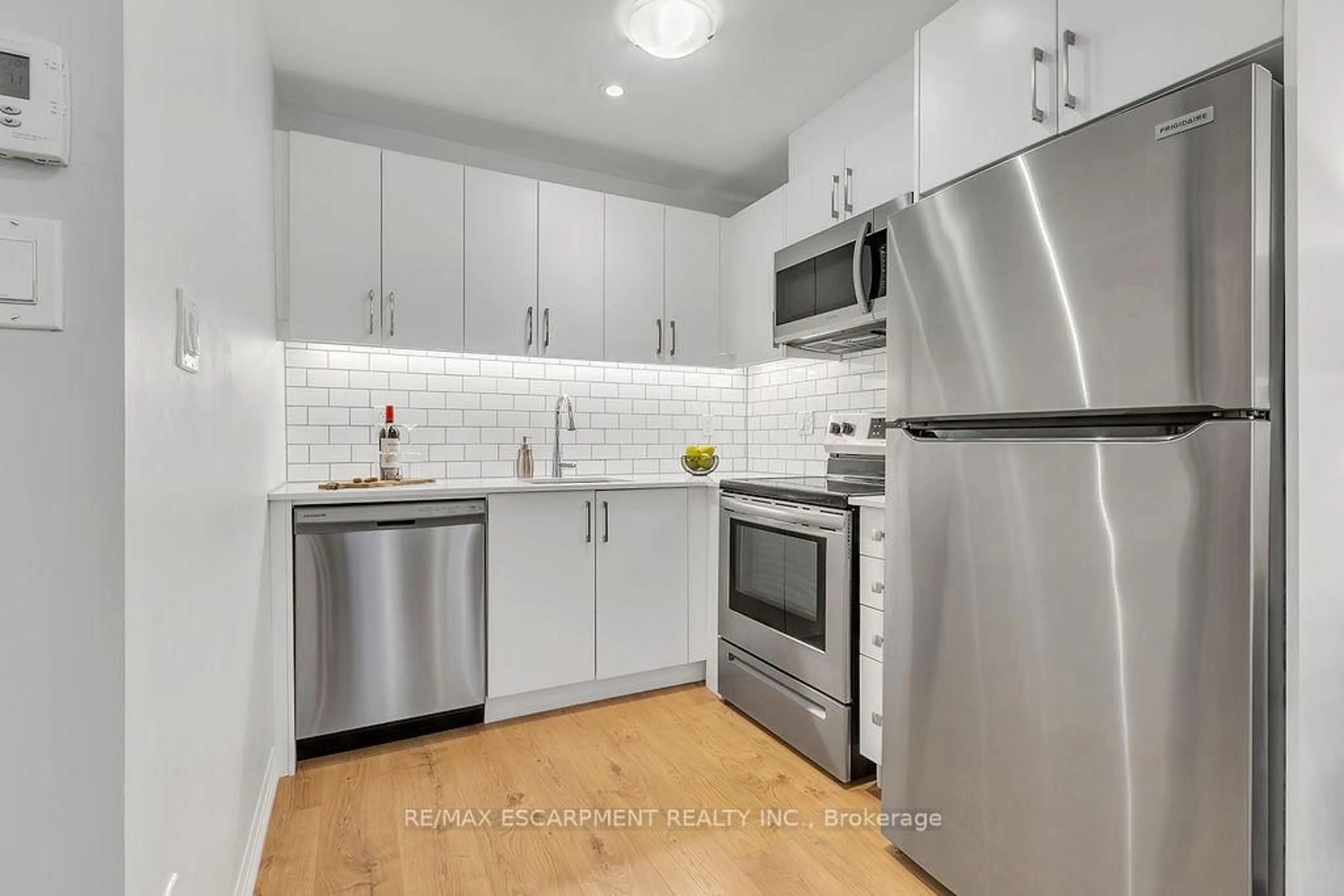 Standard kitchen, unknown for 1165 Journeyman Lane #104, Mississauga Ontario L5J 0B5