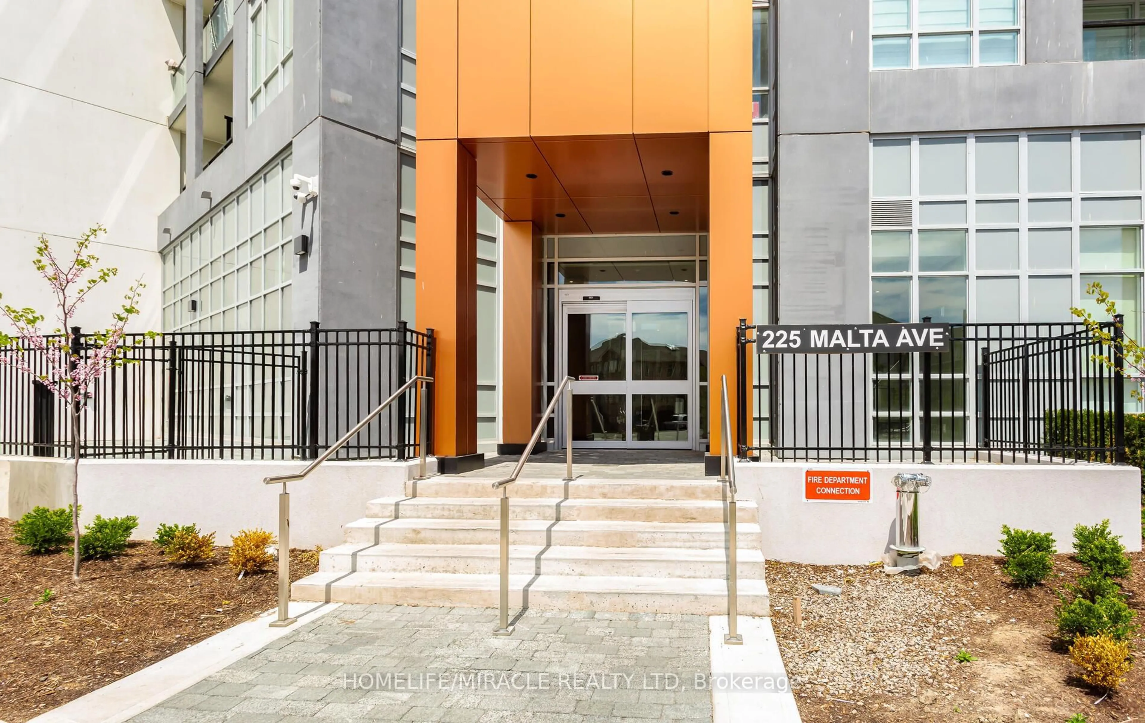 Indoor foyer for 225 Malta Ave #705, Brampton Ontario L6Y 6L6