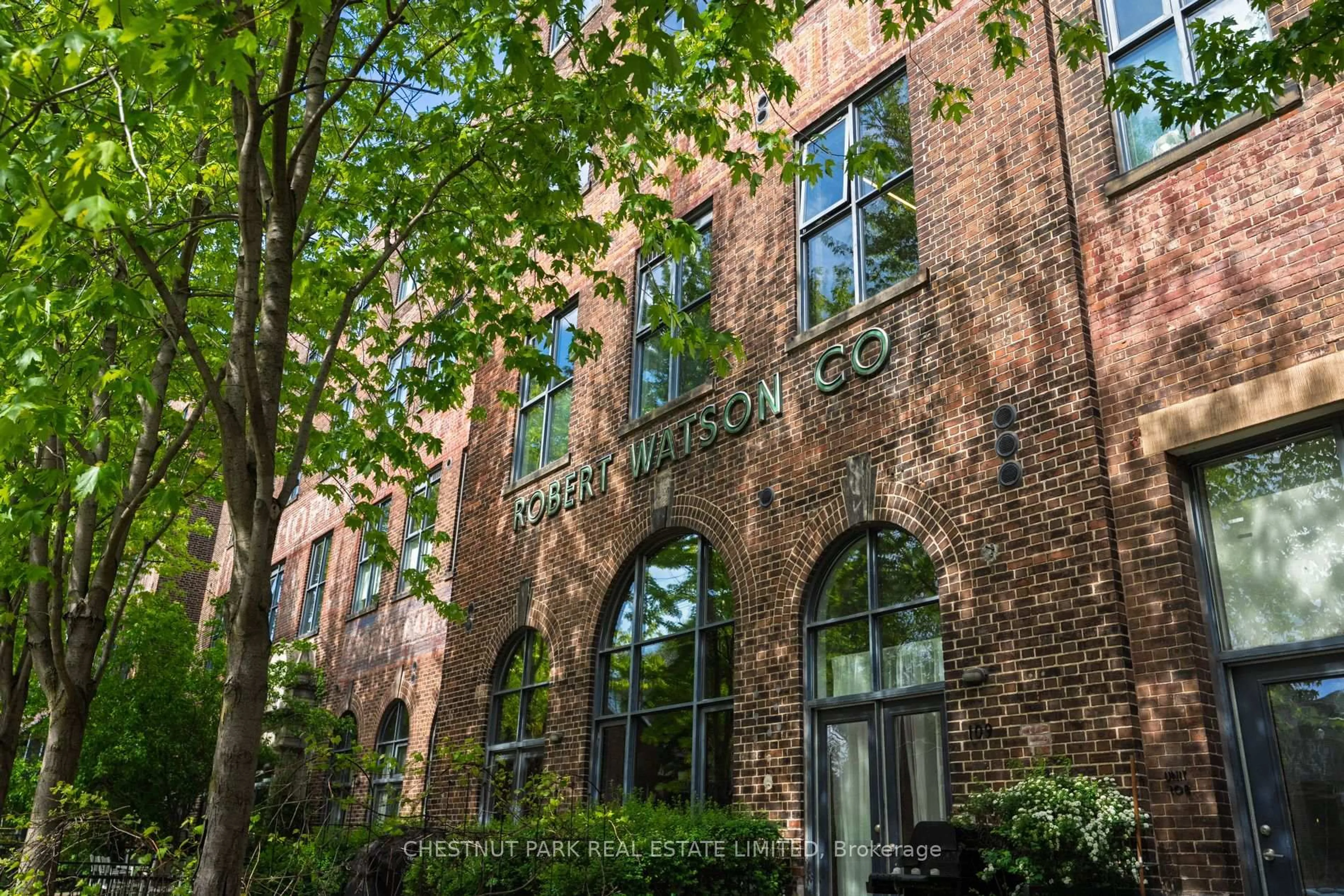 Home with brick exterior material, building for 363 Sorauren Ave #102, Toronto Ontario M6R 3C1