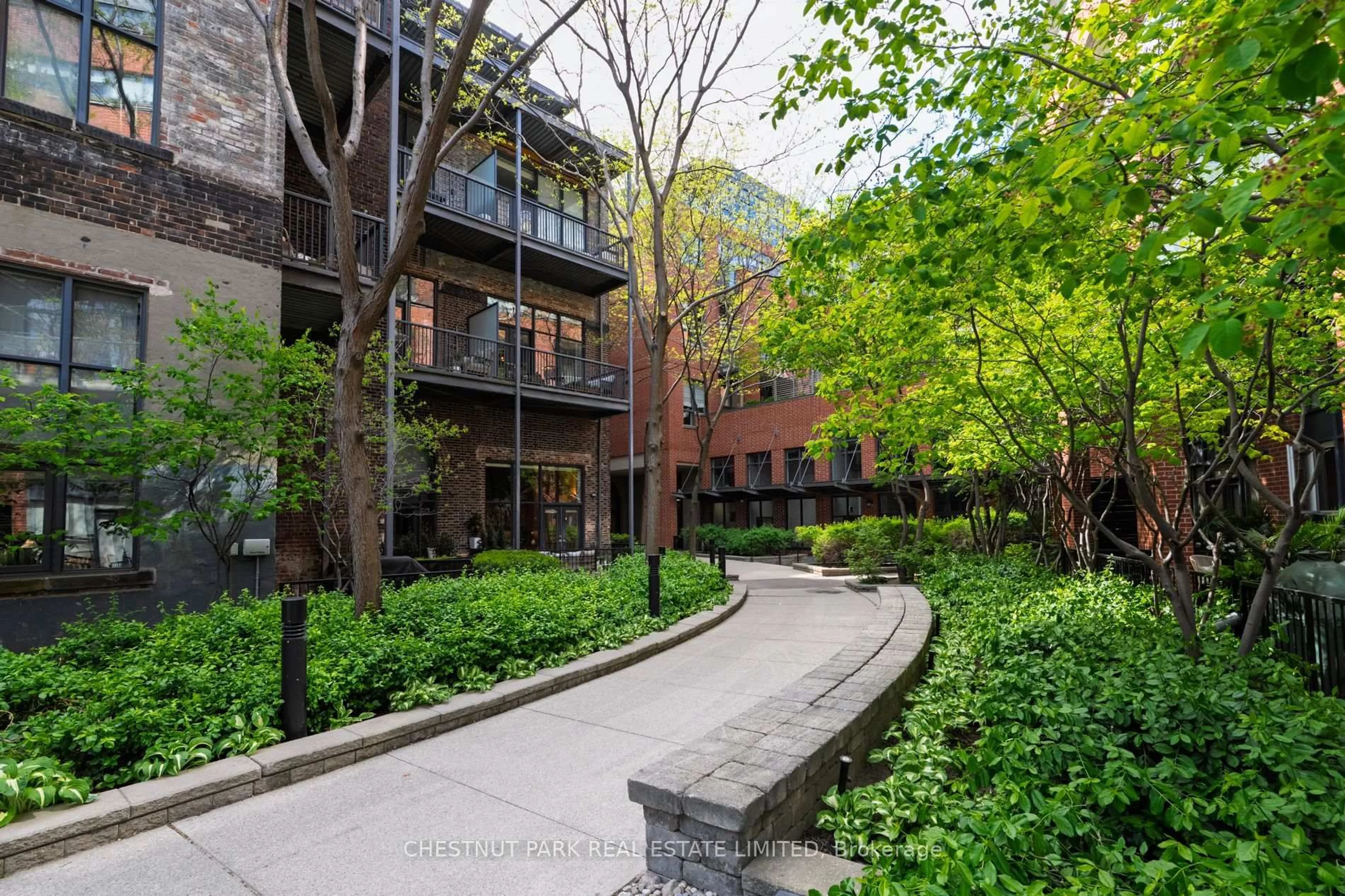 Patio, street for 363 Sorauren Ave #102, Toronto Ontario M6R 3C1