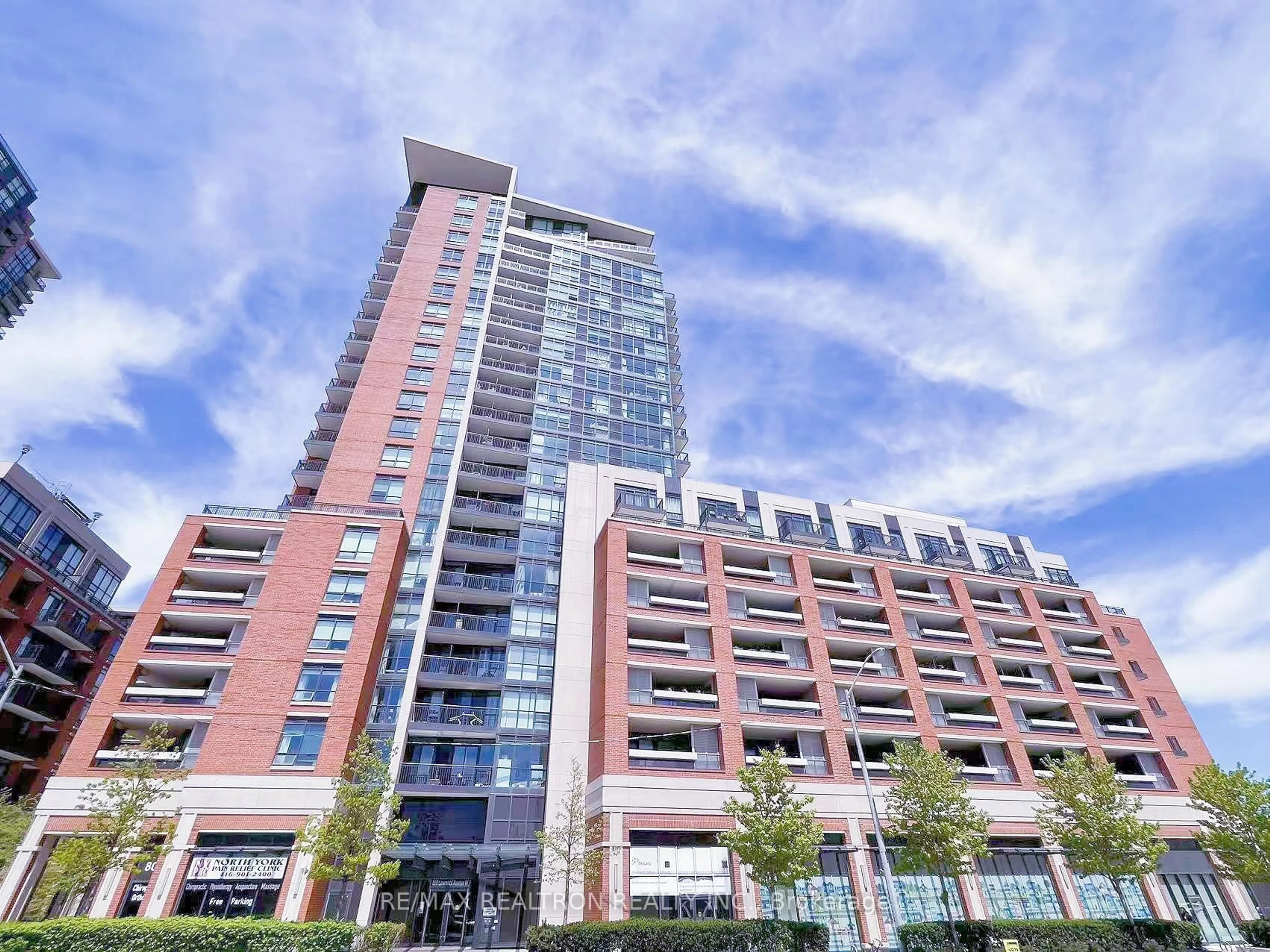Indoor foyer for 800 Lawrence Ave #1021, Toronto Ontario M6A 1C3