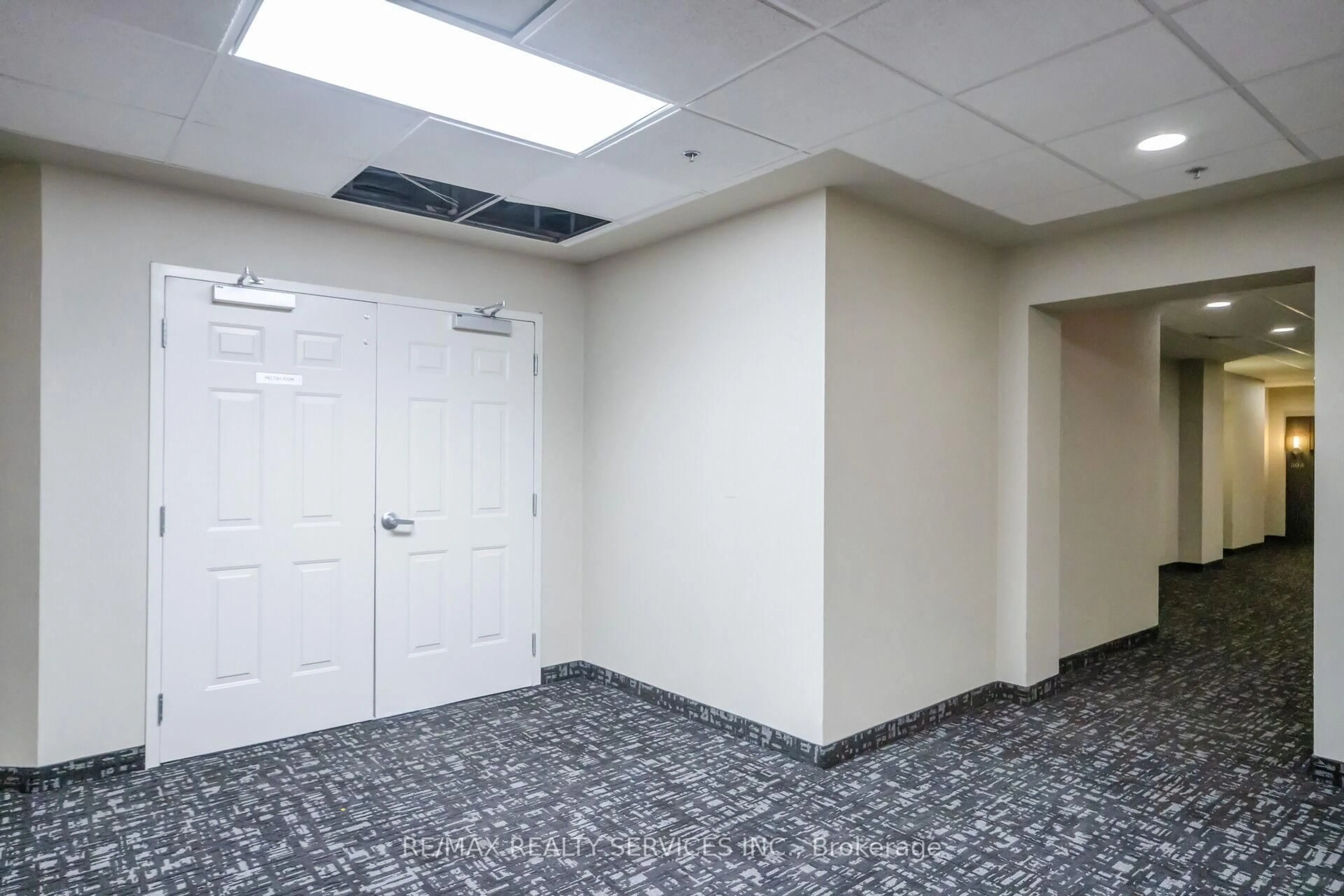Indoor foyer for 9 George street N/A #303, Brampton Ontario L6Y 1P4