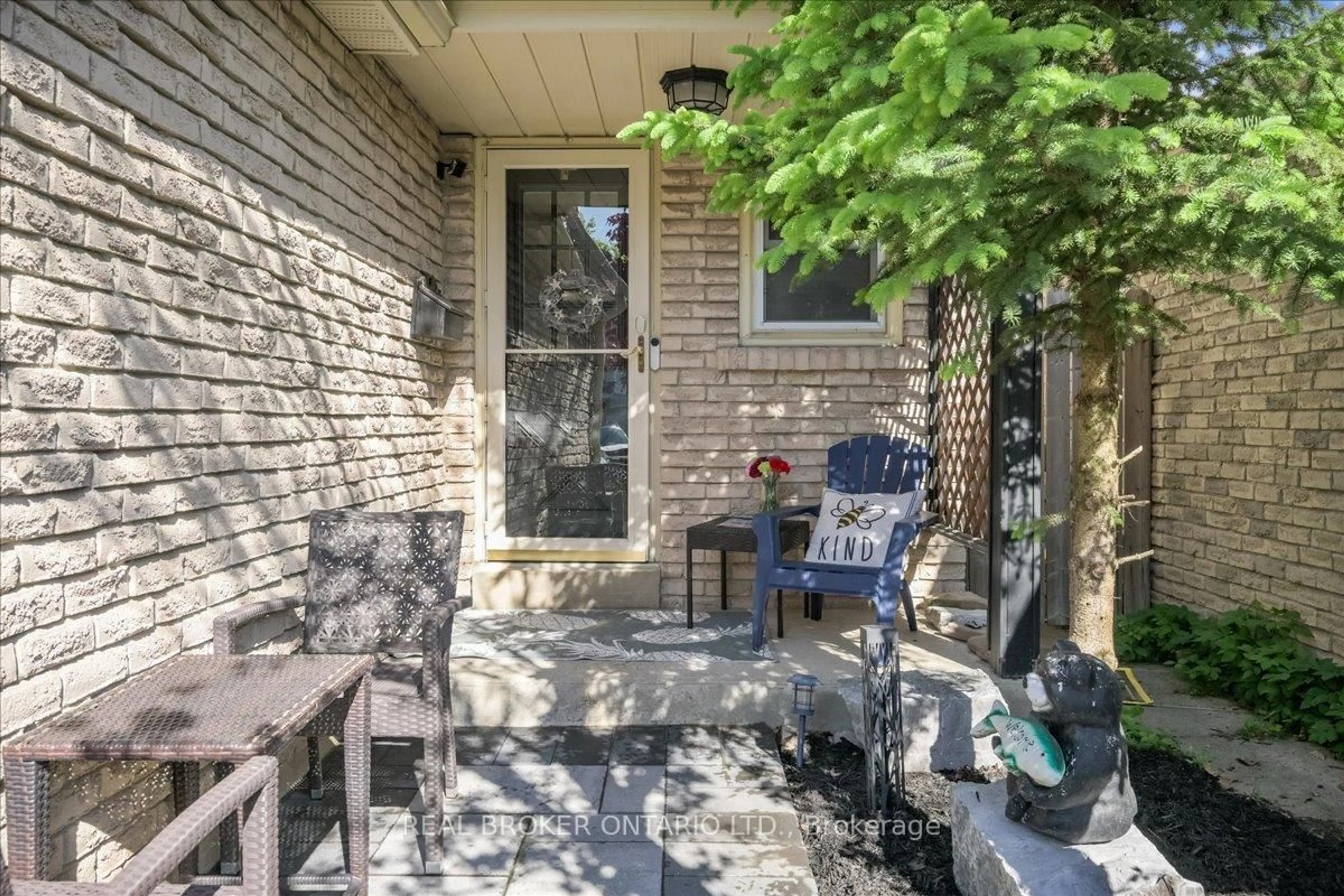 Patio, street for 2709 Romark Mews, Mississauga Ontario L5L 2Z4