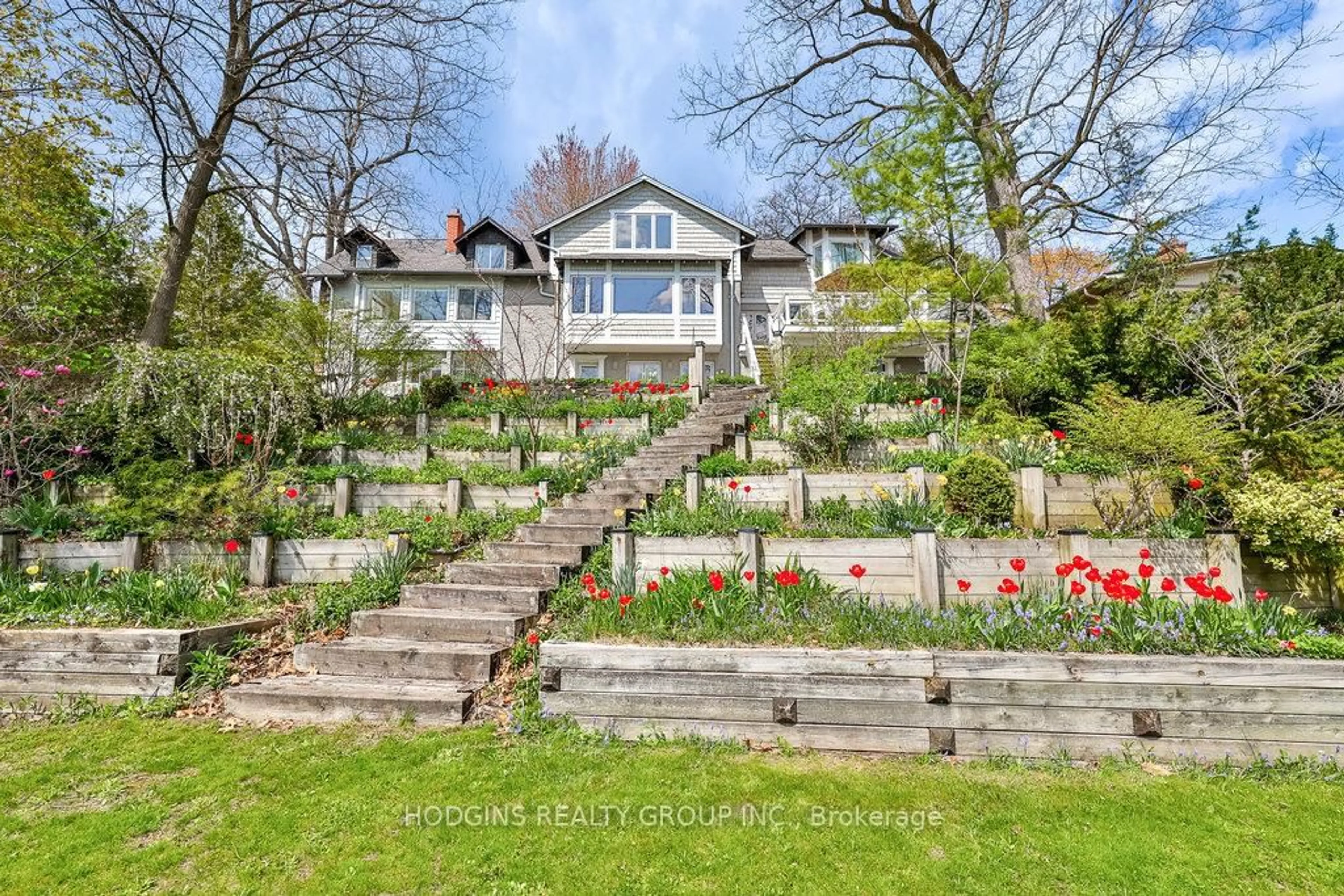 Stairs for 1232 Stavebank Rd, Mississauga Ontario L5G 2V2