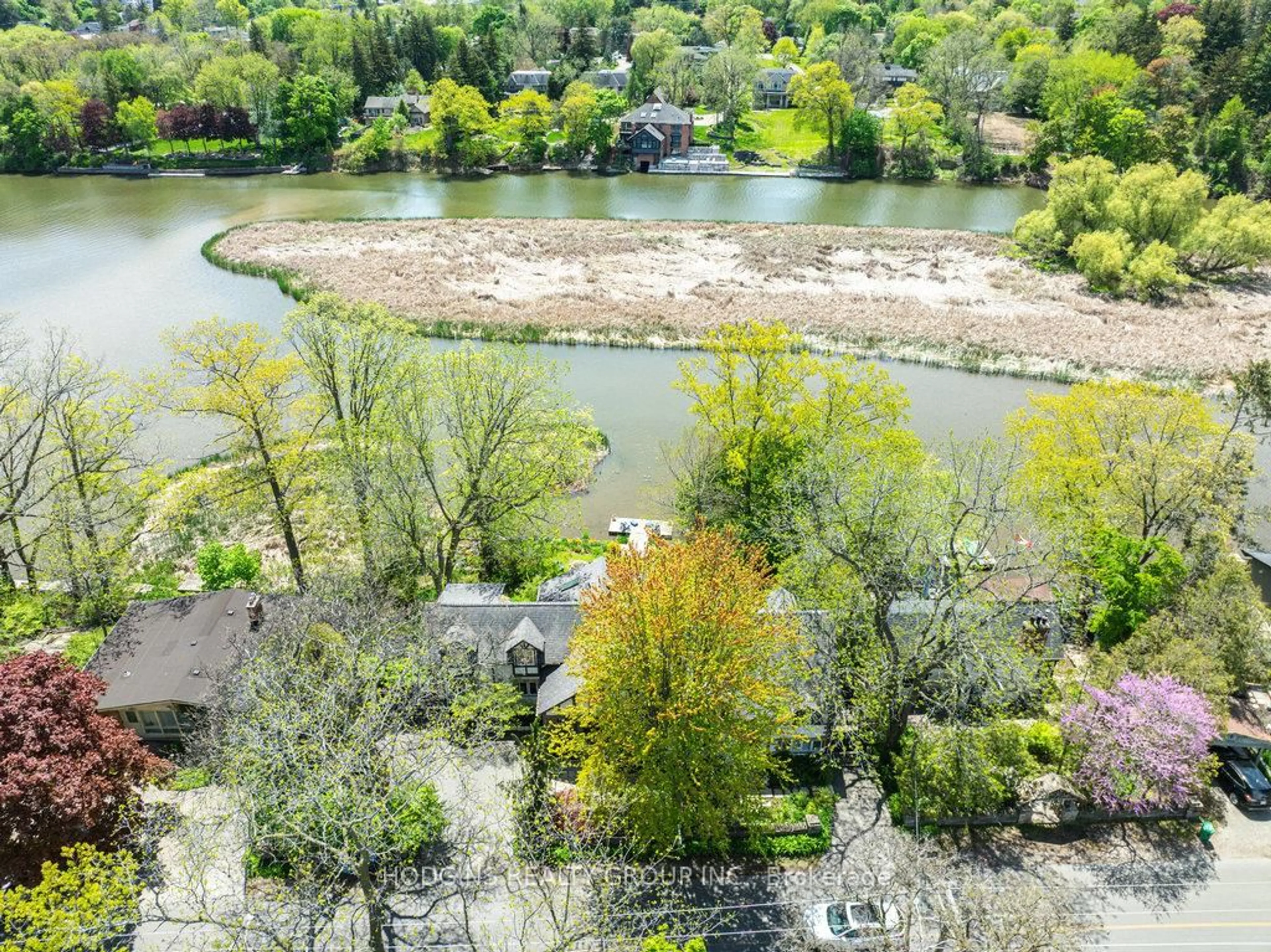 A pic from outside/outdoor area/front of a property/back of a property/a pic from drone, water/lake/river/ocean view for 1232 Stavebank Rd, Mississauga Ontario L5G 2V2