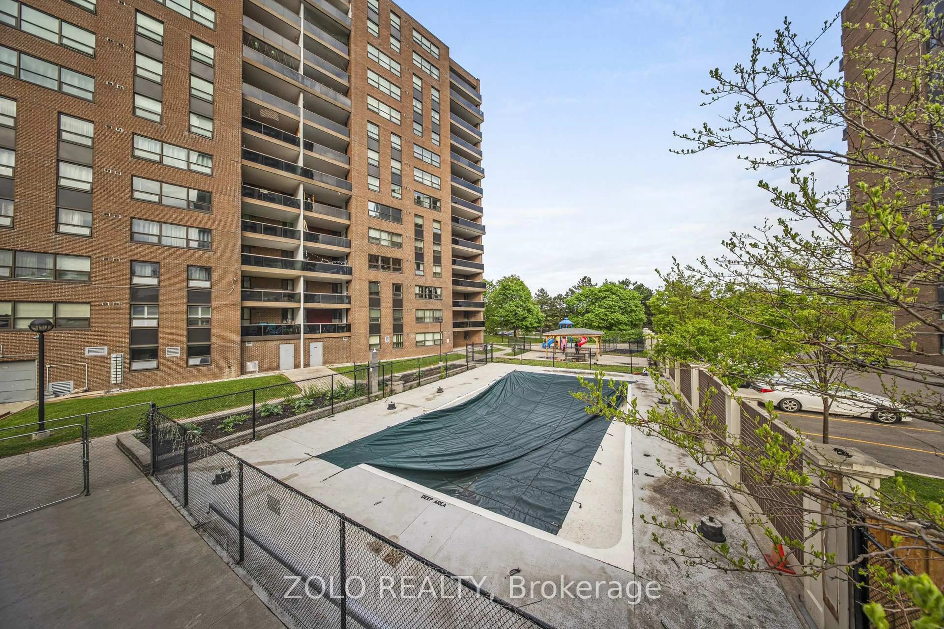 Pool for 4 Lisa St #901, Brampton Ontario L6T 4B6
