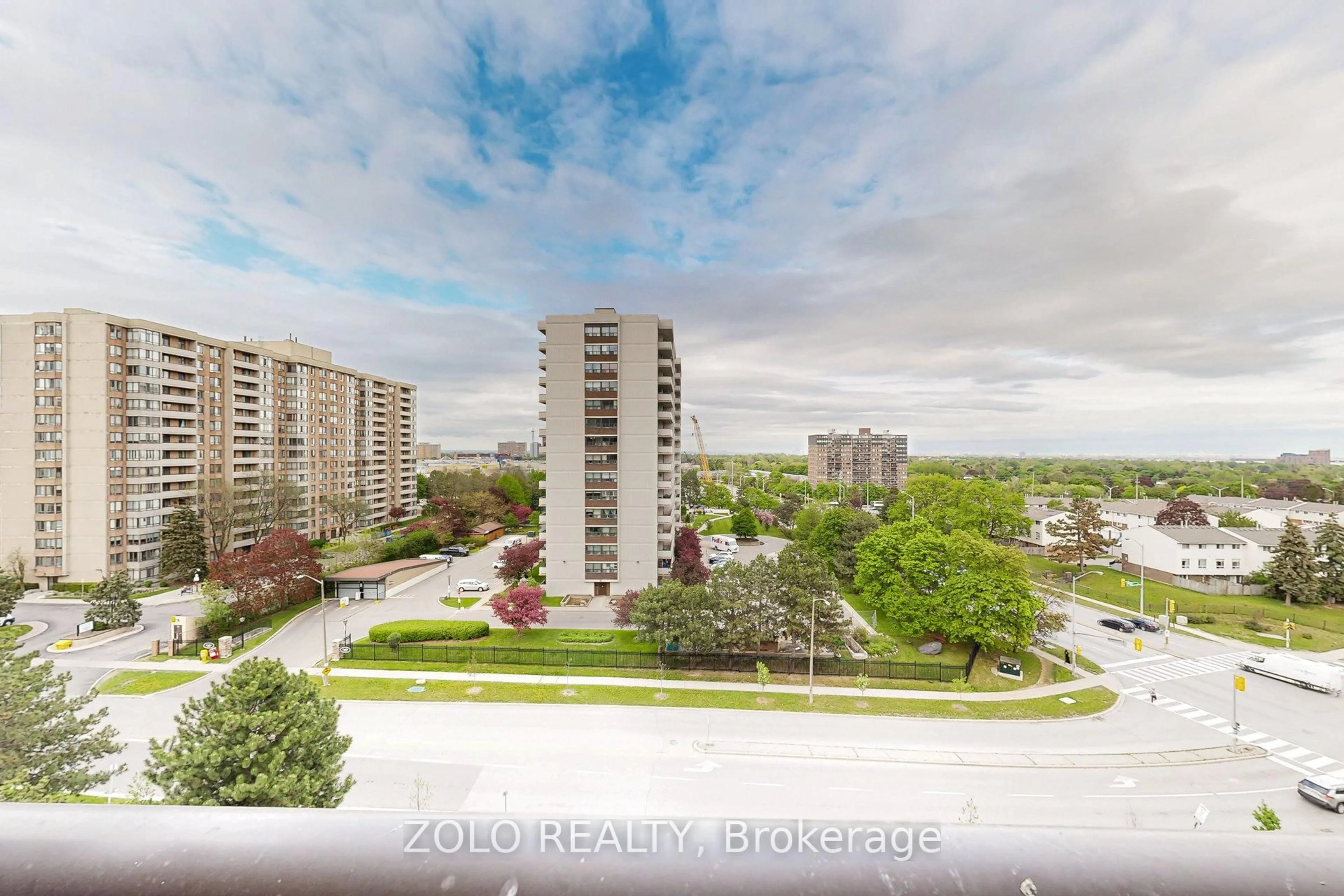 A pic from outside/outdoor area/front of a property/back of a property/a pic from drone, city buildings view from balcony for 4 Lisa St #901, Brampton Ontario L6T 4B6