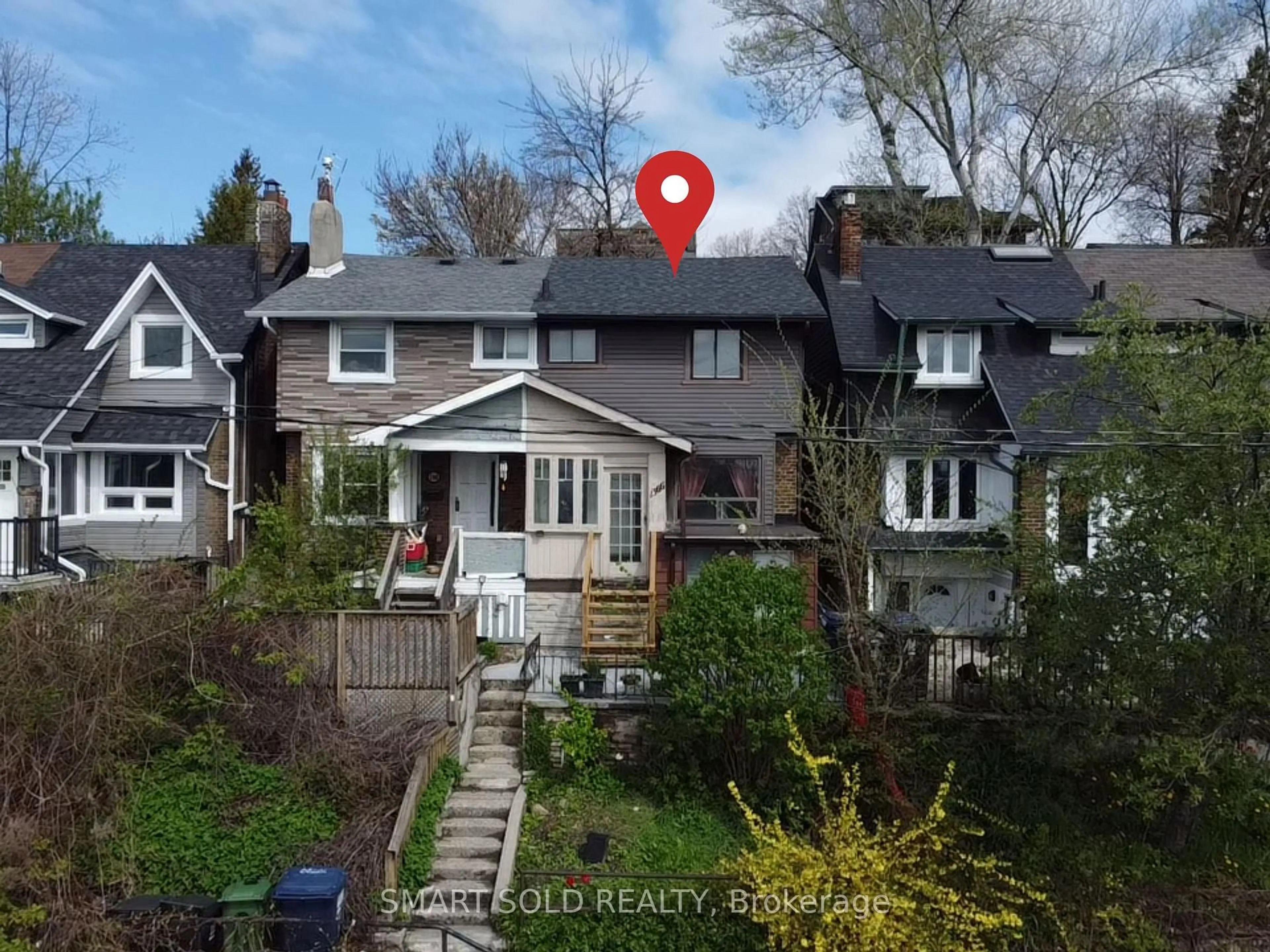 A pic from outside/outdoor area/front of a property/back of a property/a pic from drone, street for 1366 Davenport Rd, Toronto Ontario M6H 2G9
