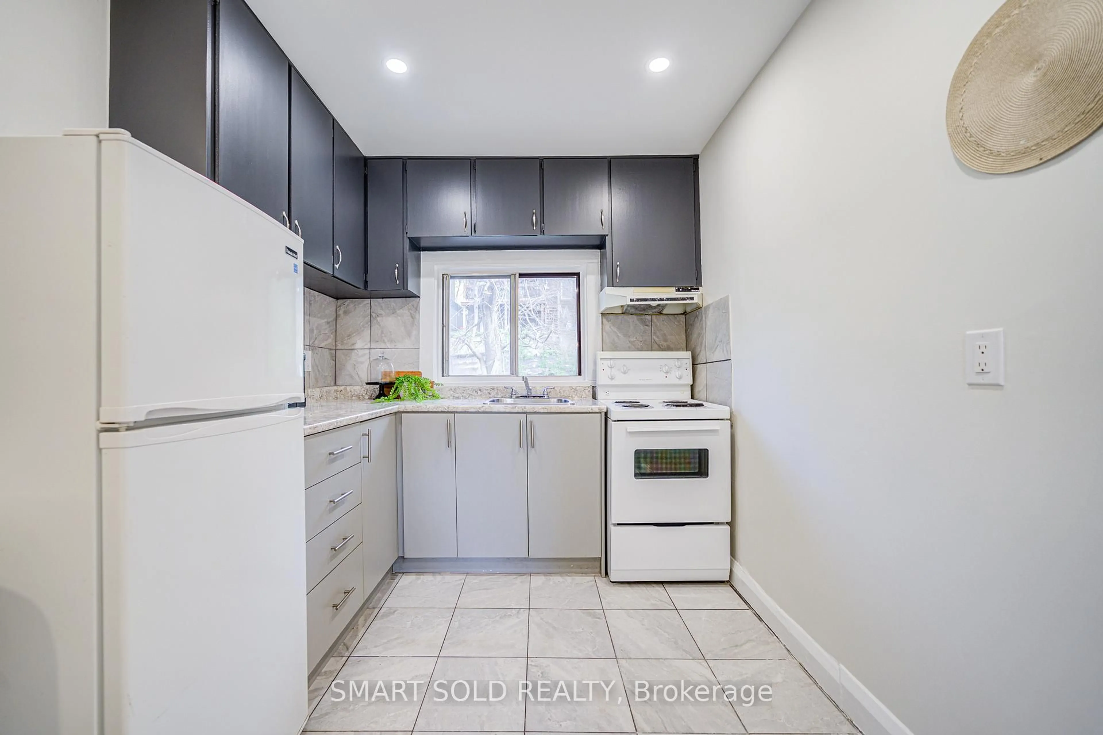 Standard kitchen, unknown for 1366 Davenport Rd, Toronto Ontario M6H 2G9