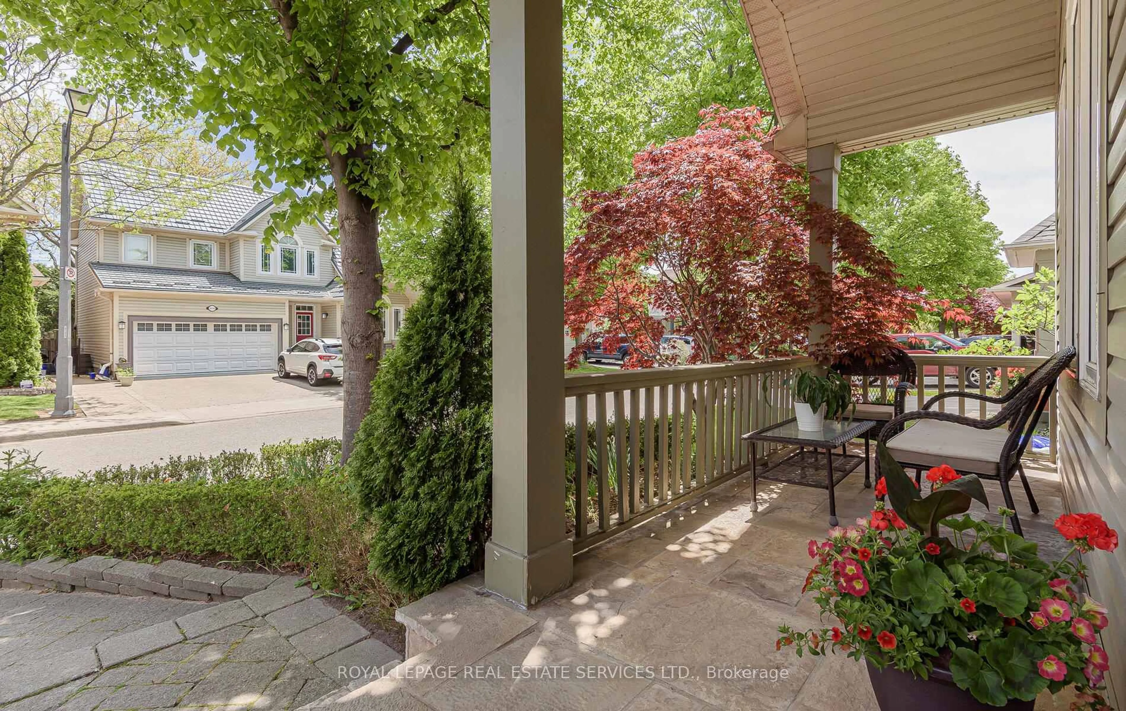 Patio, street for 5651 Roseville Crt, Burlington Ontario L7L 6V4
