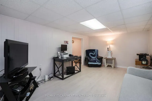 Additional property image - 1496 Tyneburn Cres