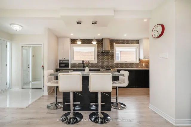 Additional property image - 1496 Tyneburn Cres