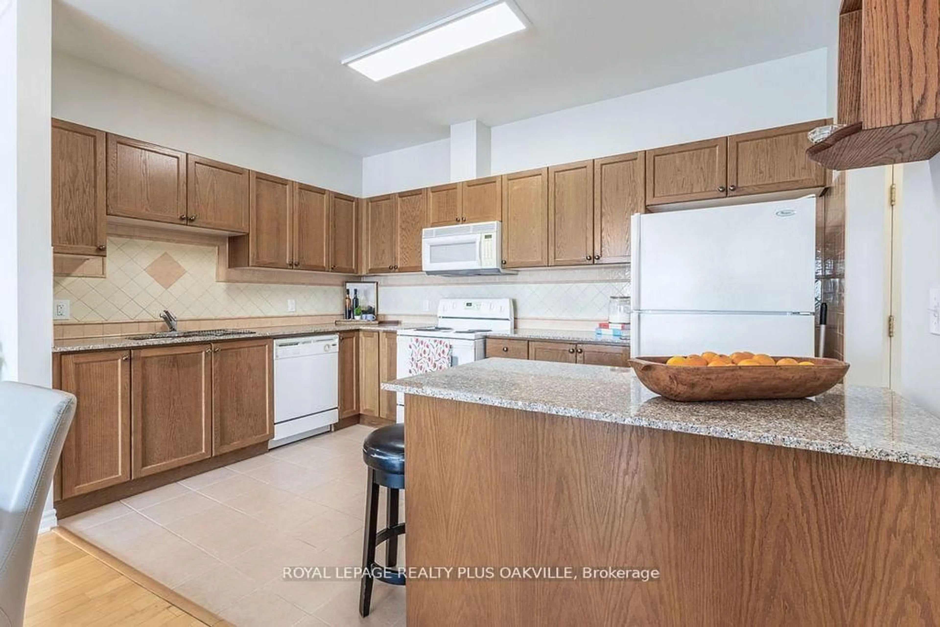 Standard kitchen, unknown for 1499 Nottinghill Gate #403, Oakville Ontario L6M 5G1