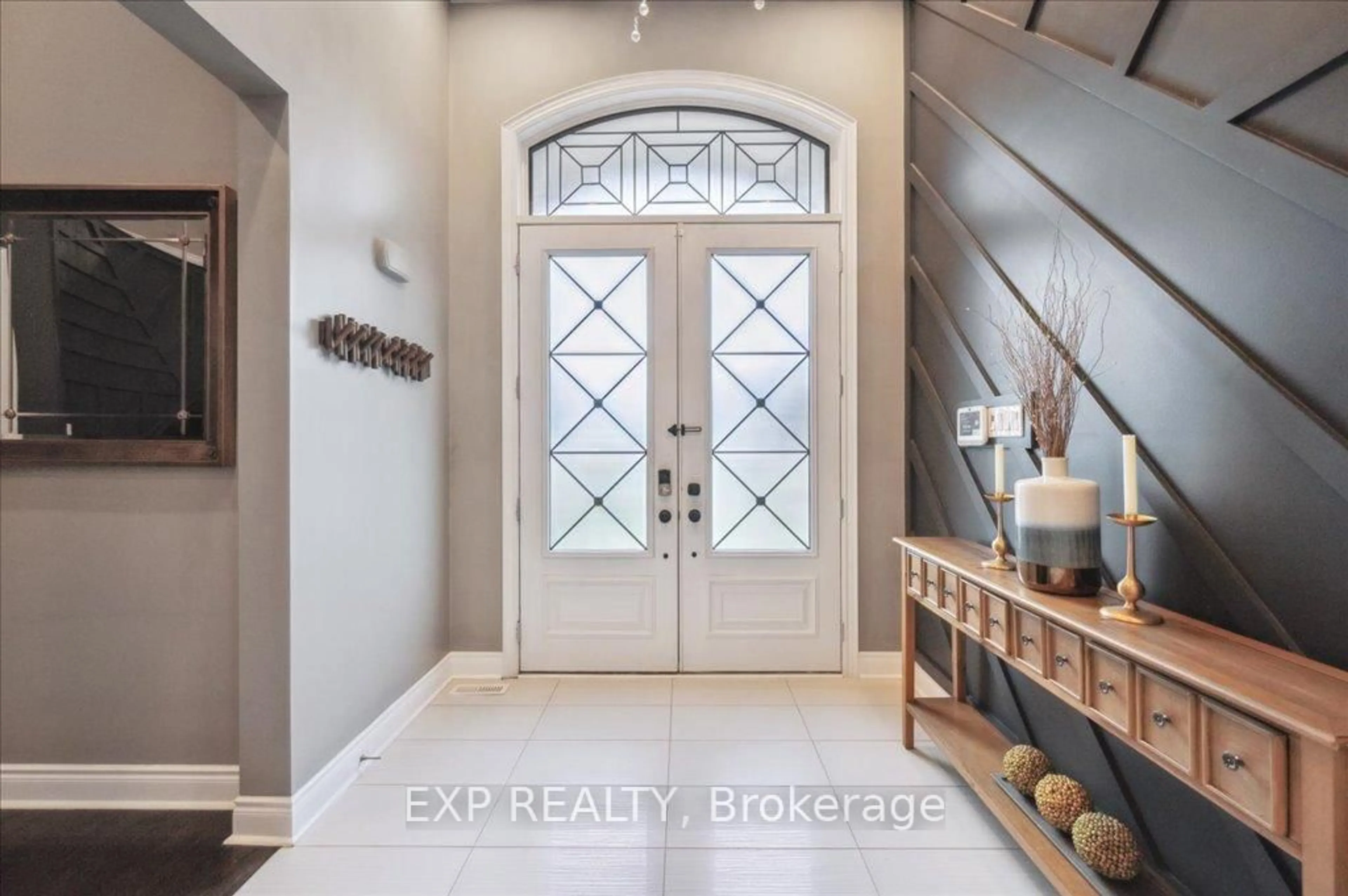 Indoor entryway for 50 Agincourt Circ, Brampton Ontario L6X 2M4