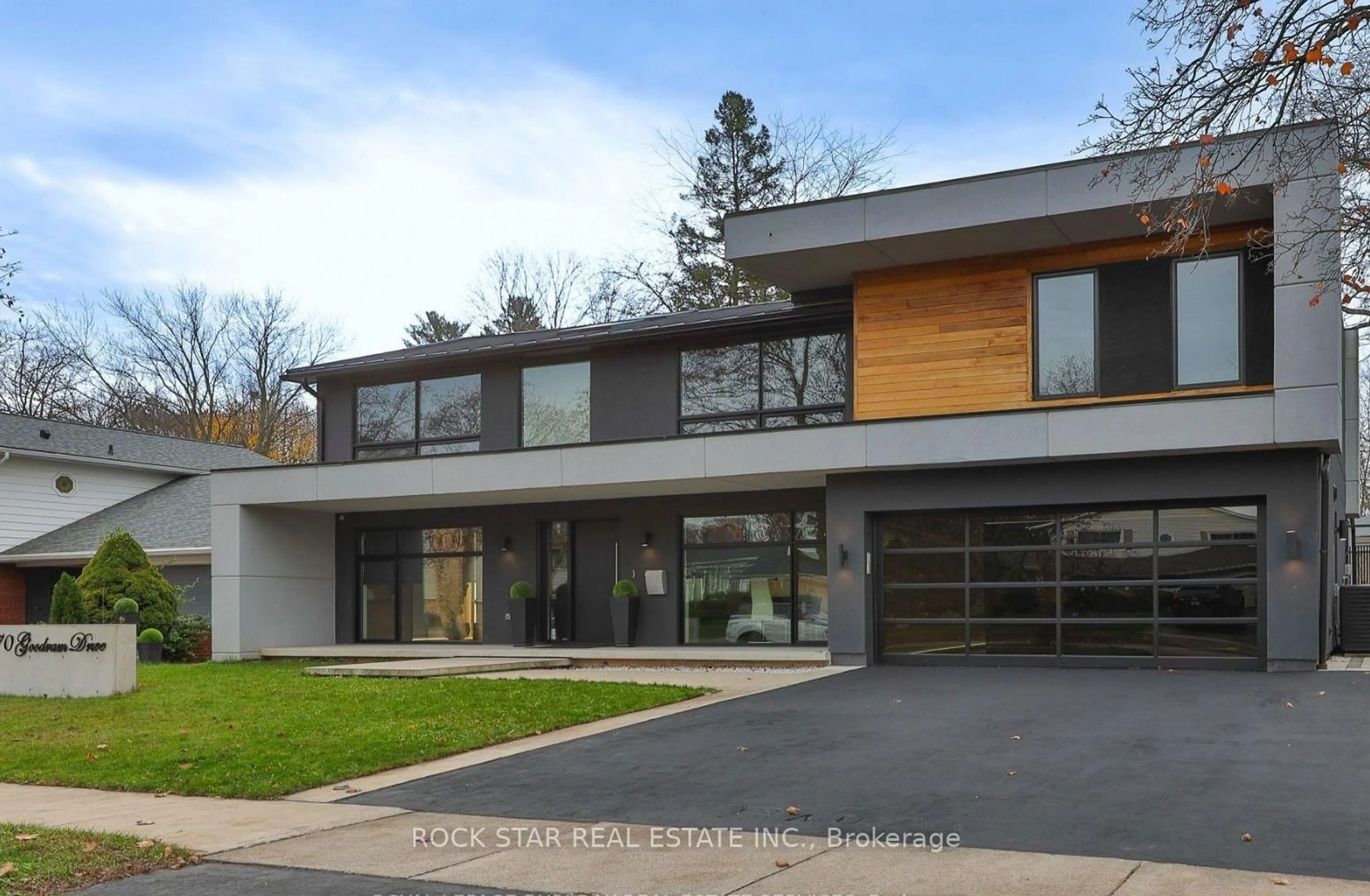 Home with brick exterior material, street for 370 Goodram Dr, Burlington Ontario L7L 2K1