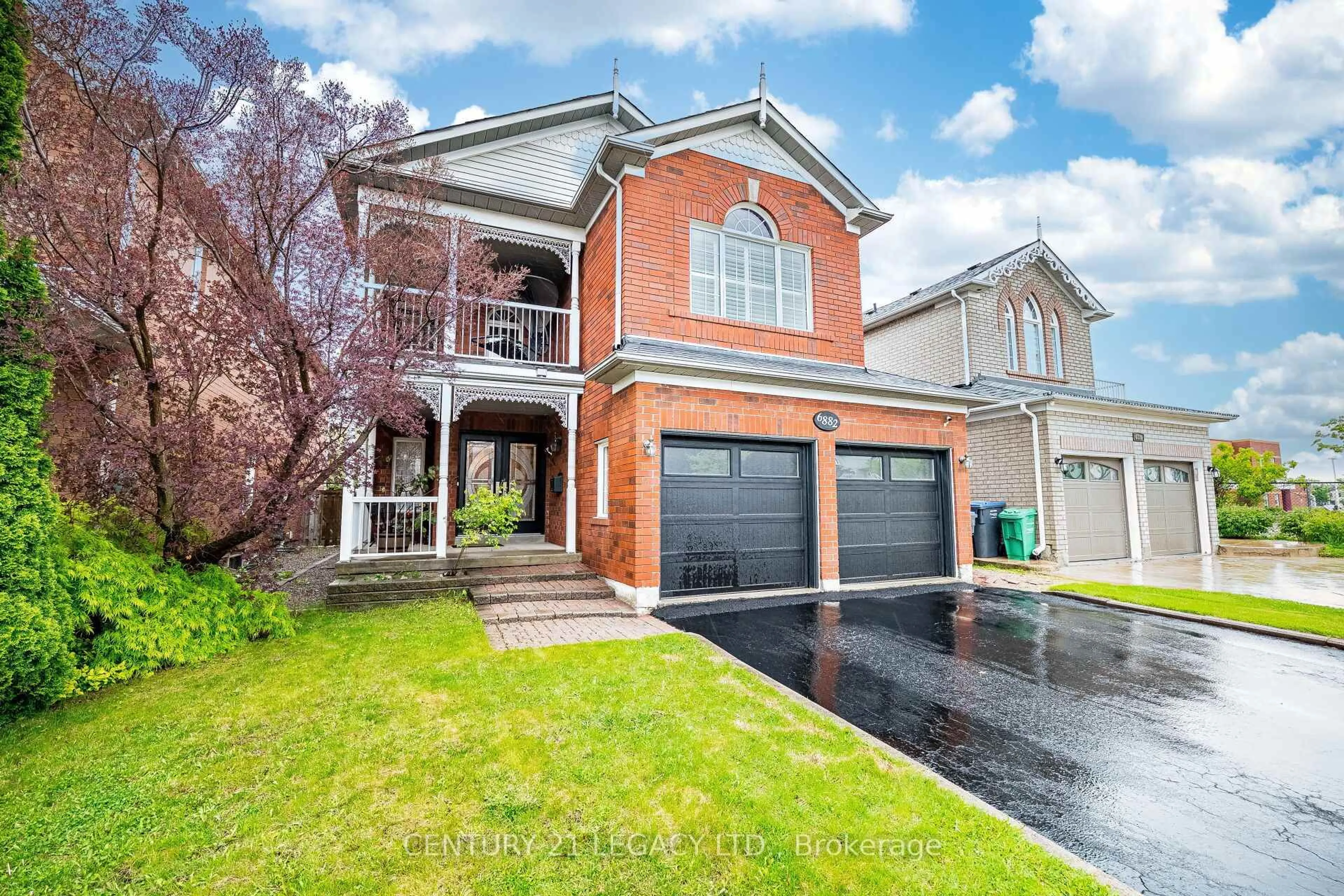 Home with brick exterior material, street for 6882 Gooderham Estate Blvd, Mississauga Ontario L5W 1B1