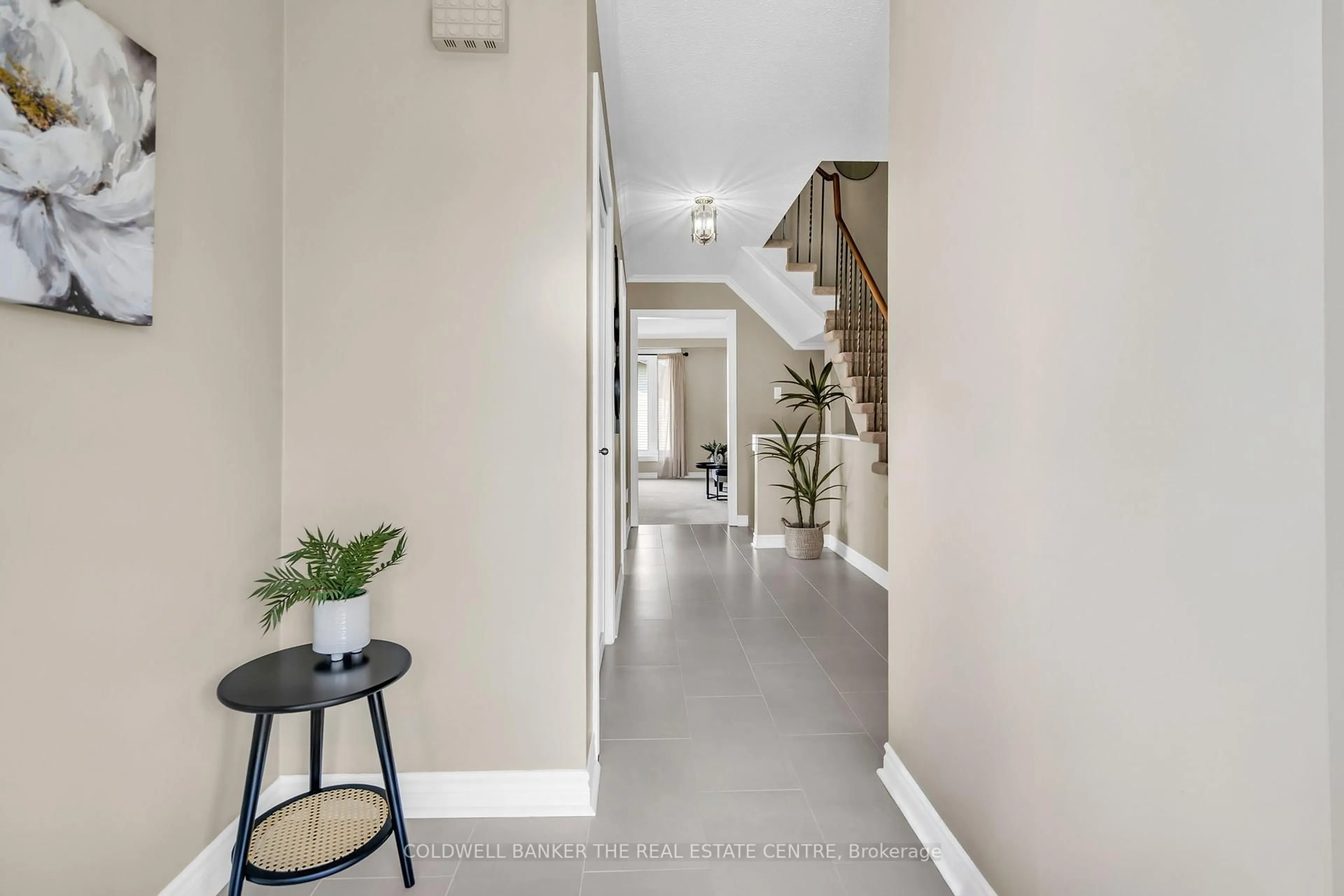 Indoor entryway for 1 Andrew Ave, Orangeville Ontario L9W 4E5