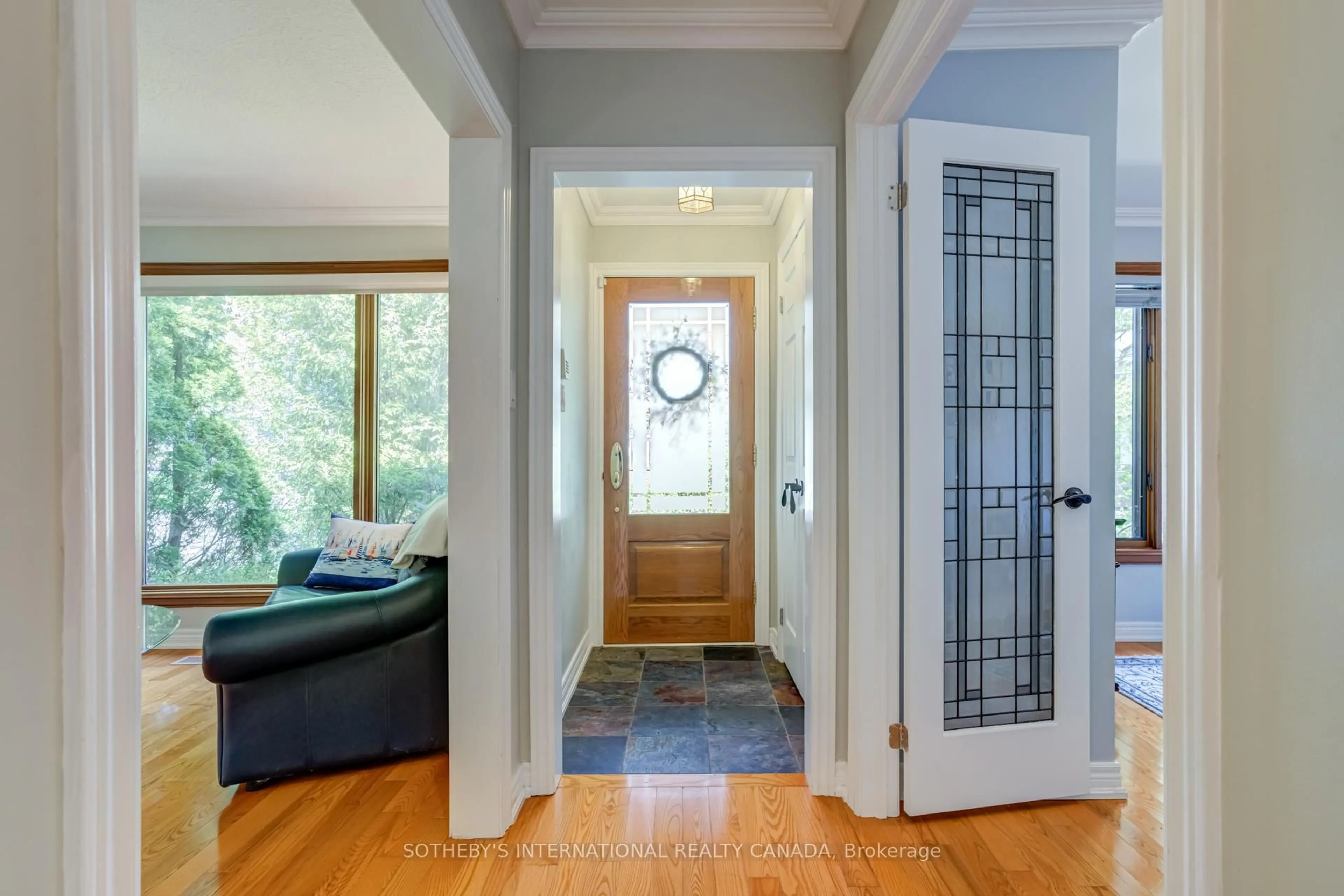 Indoor entryway for 1226 Crossfield Bend, Mississauga Ontario L5G 3P2
