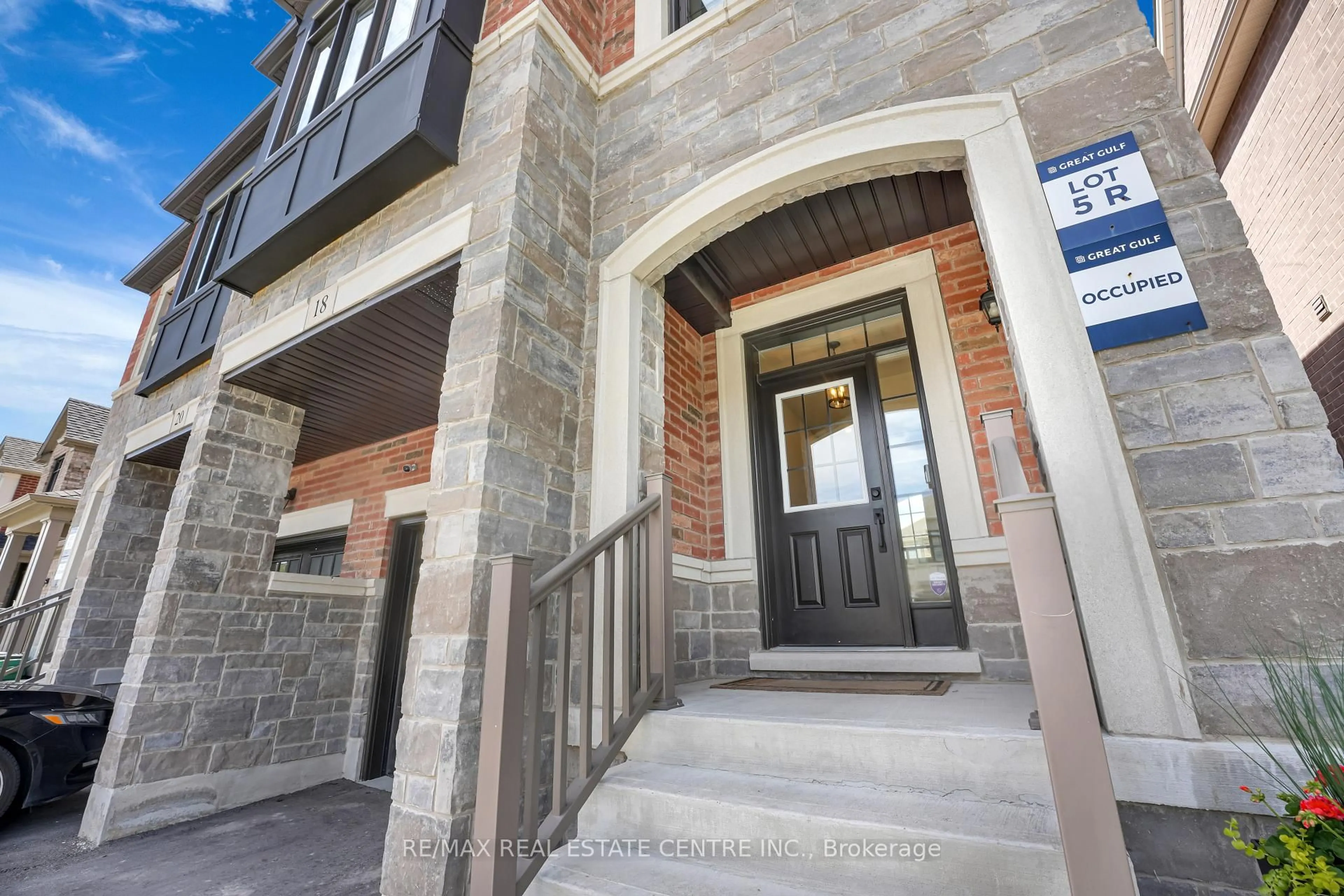 Unknown for 18 Quinton Rdge, Brampton Ontario L6Y 6J4