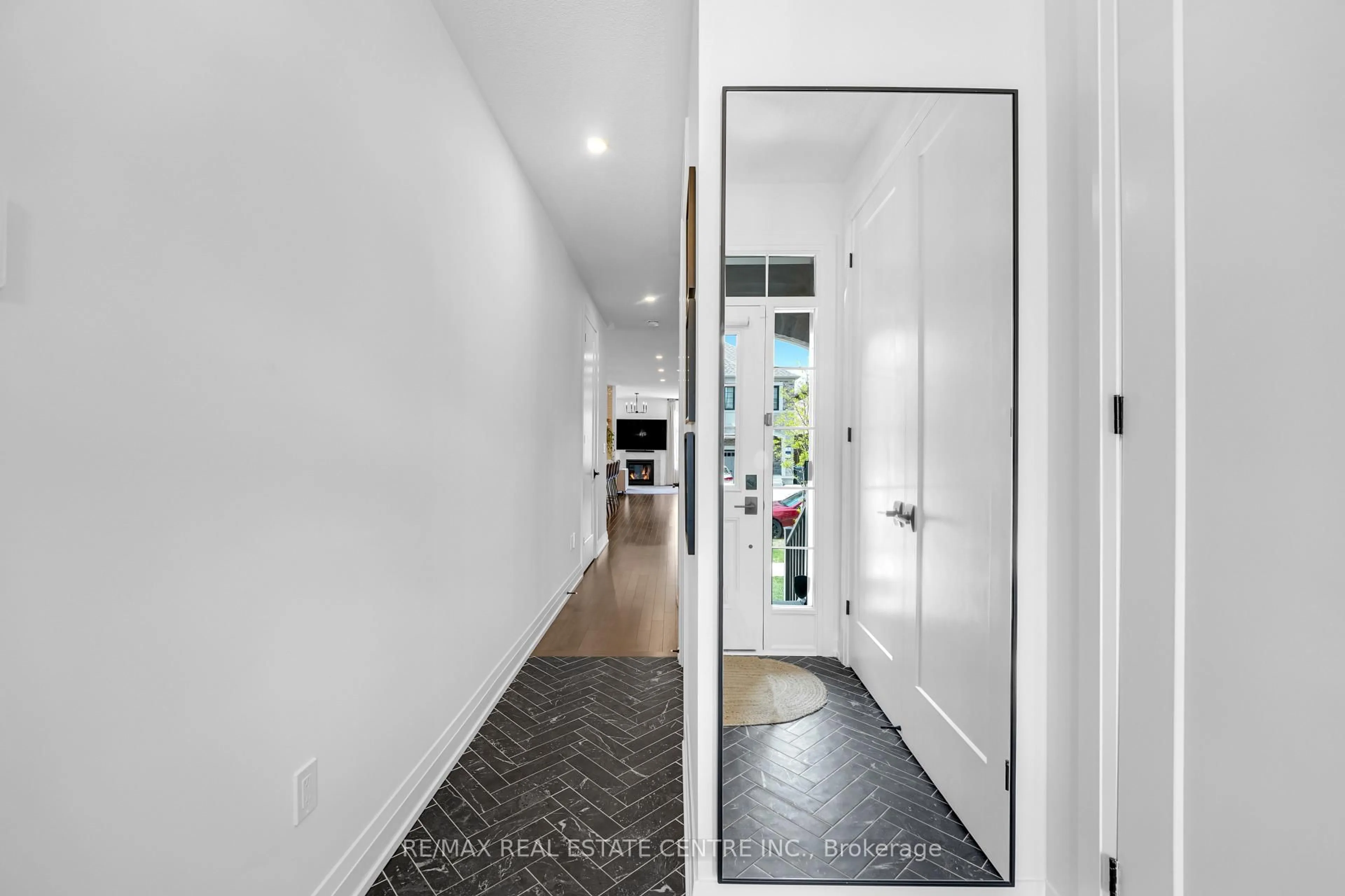 Indoor entryway for 18 Quinton Rdge, Brampton Ontario L6Y 6J4