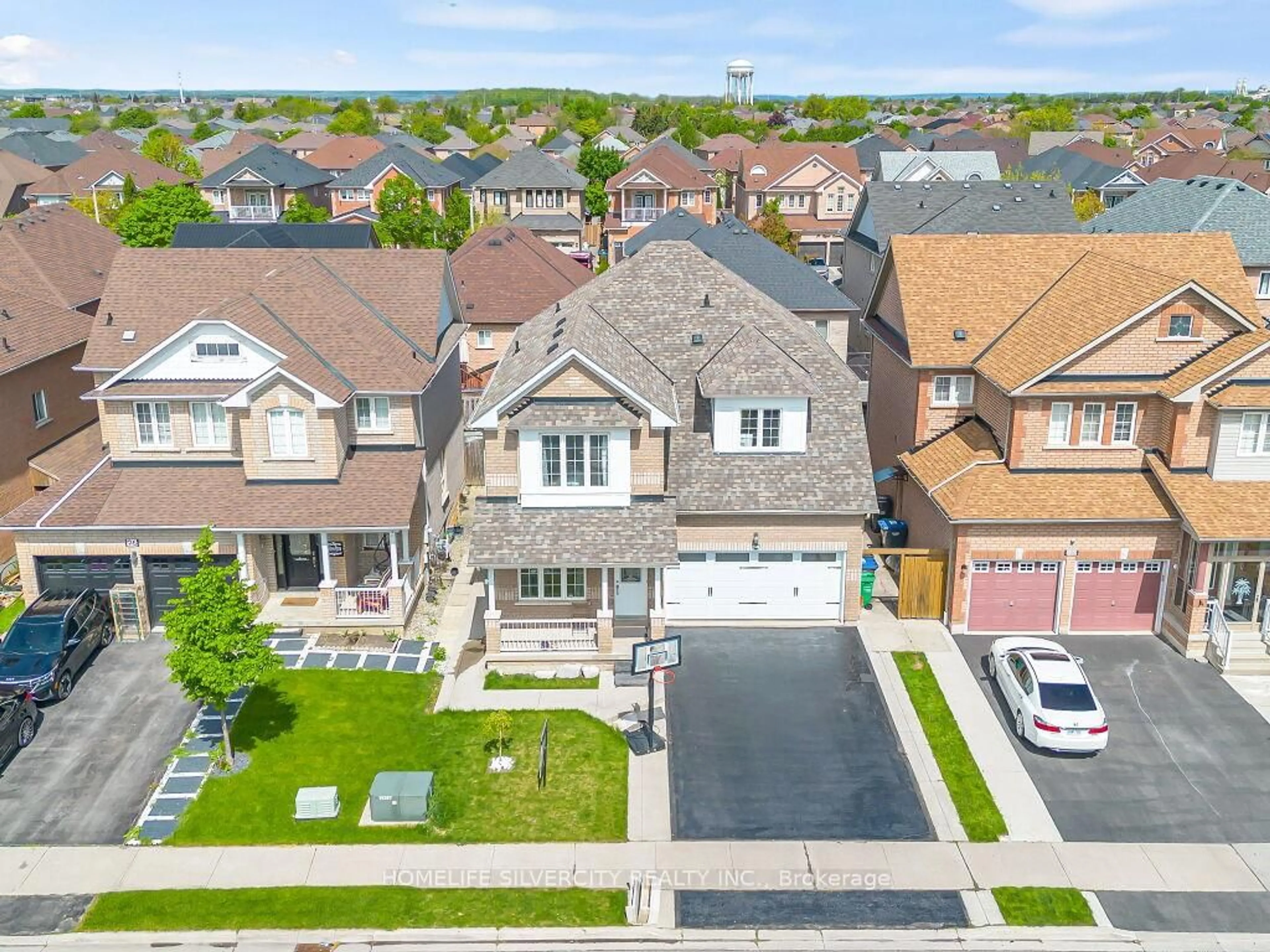 A pic from outside/outdoor area/front of a property/back of a property/a pic from drone, street for 98 Masters Green Cres, Brampton Ontario L7A 3K5