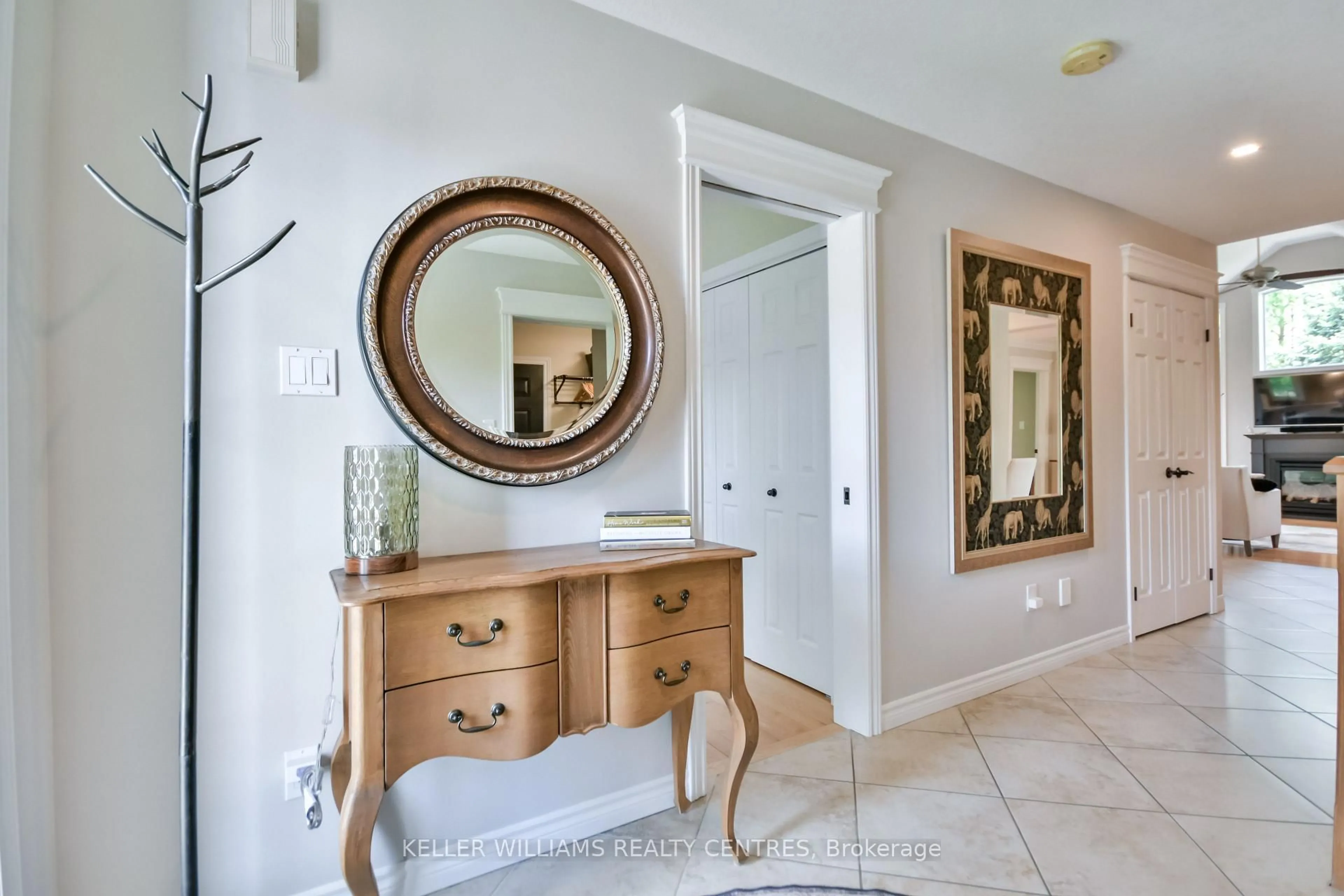 Indoor entryway for 10 Reddington Dr #1, Caledon Ontario L7E 4C3
