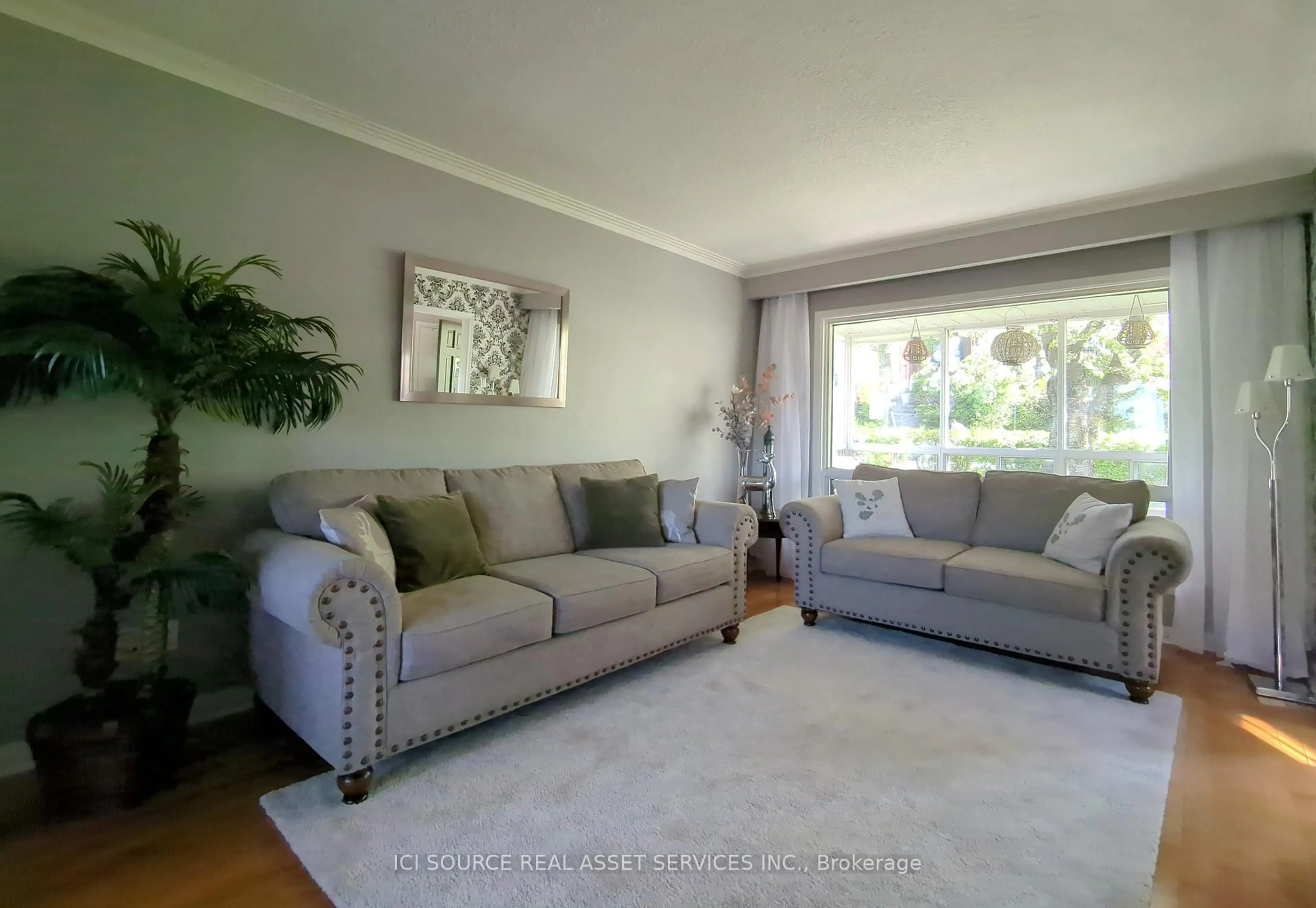 Living room with furniture, unknown for 362 Silverthorn Ave, Toronto Ontario M6M 3G8