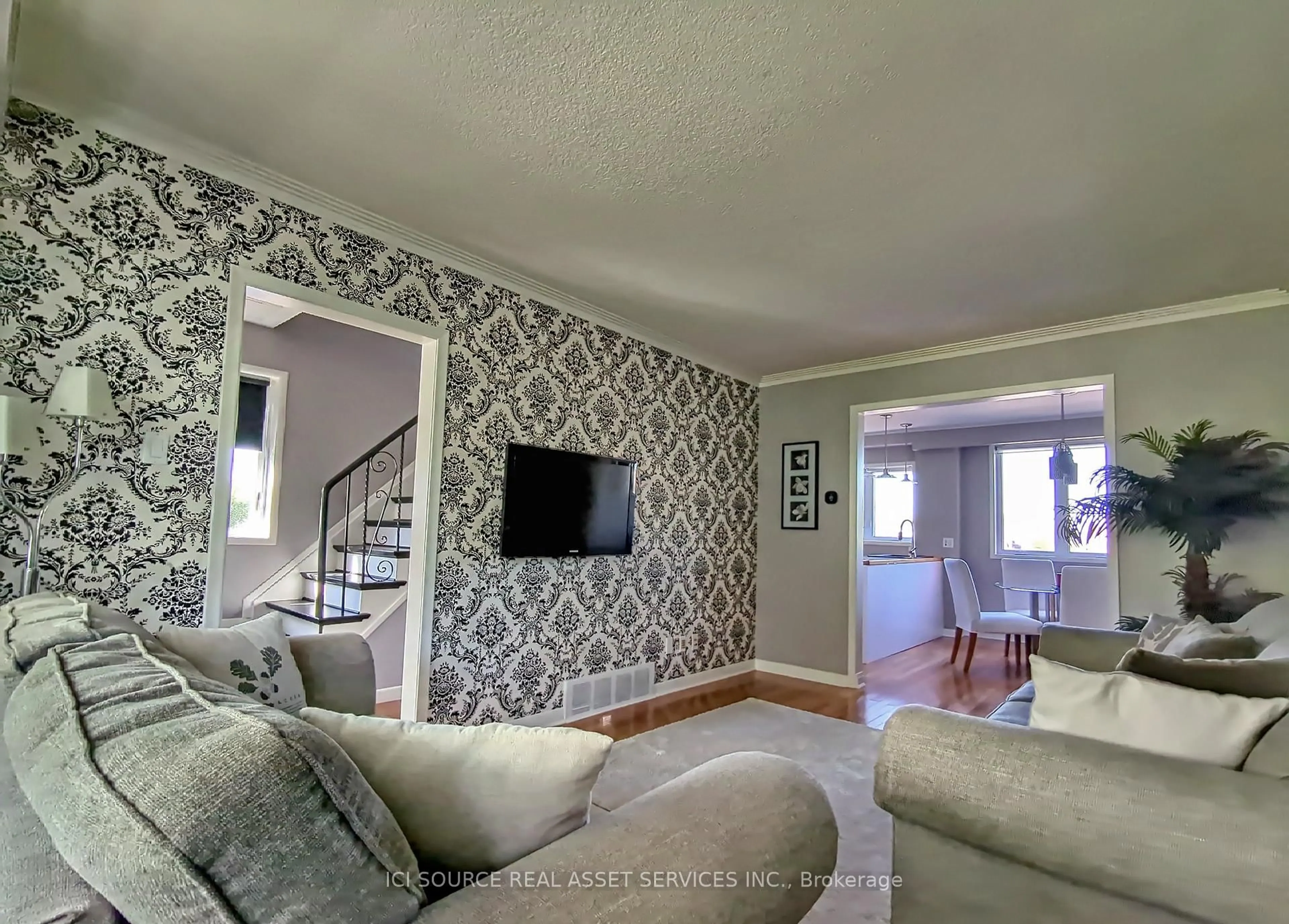 Living room with furniture, unknown for 362 Silverthorn Ave, Toronto Ontario M6M 3G8