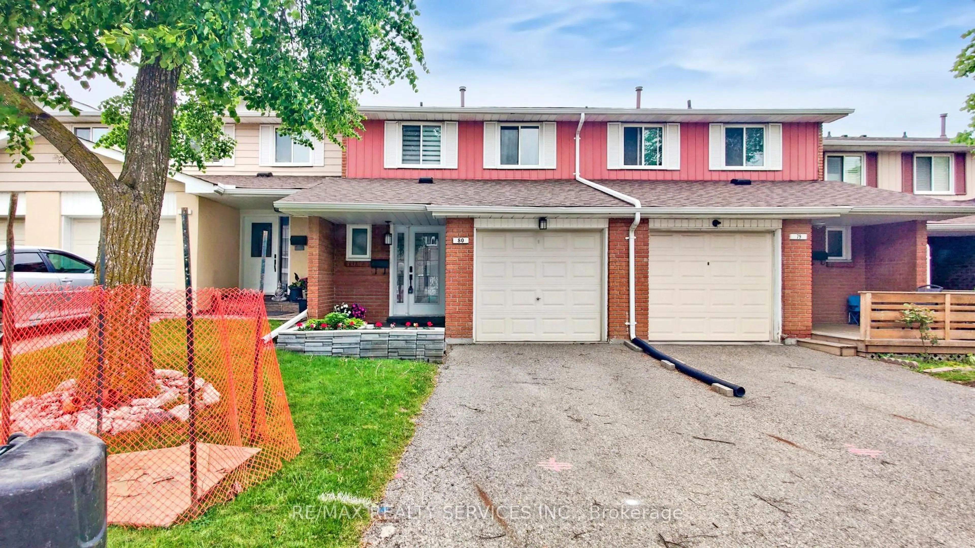 Home with brick exterior material, street for 80 Carisbrooke Crt, Brampton Ontario L6S 3K1