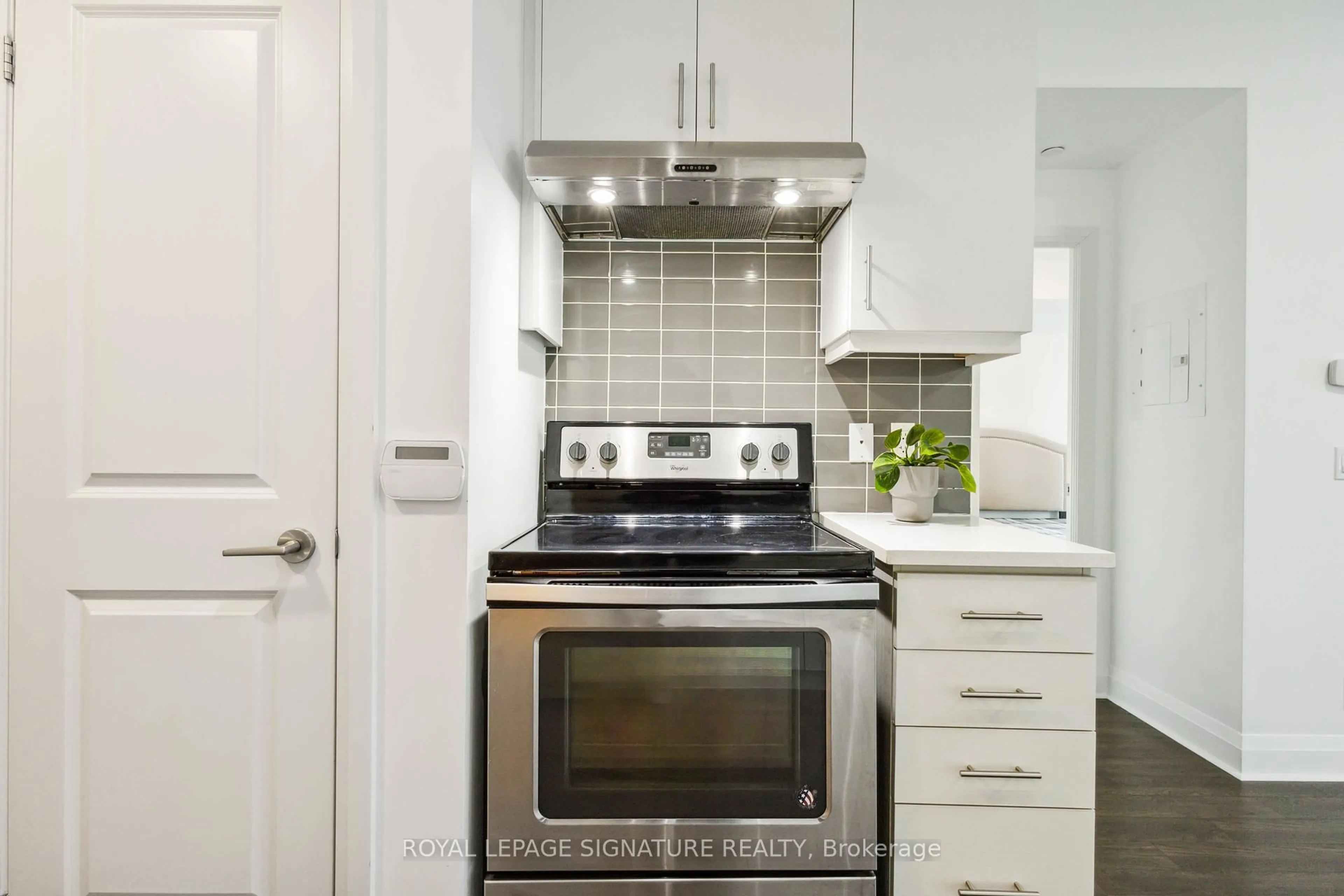 Standard kitchen, ceramic/tile floor for 17 Zorra St #412, Toronto Ontario M8Z 0C8