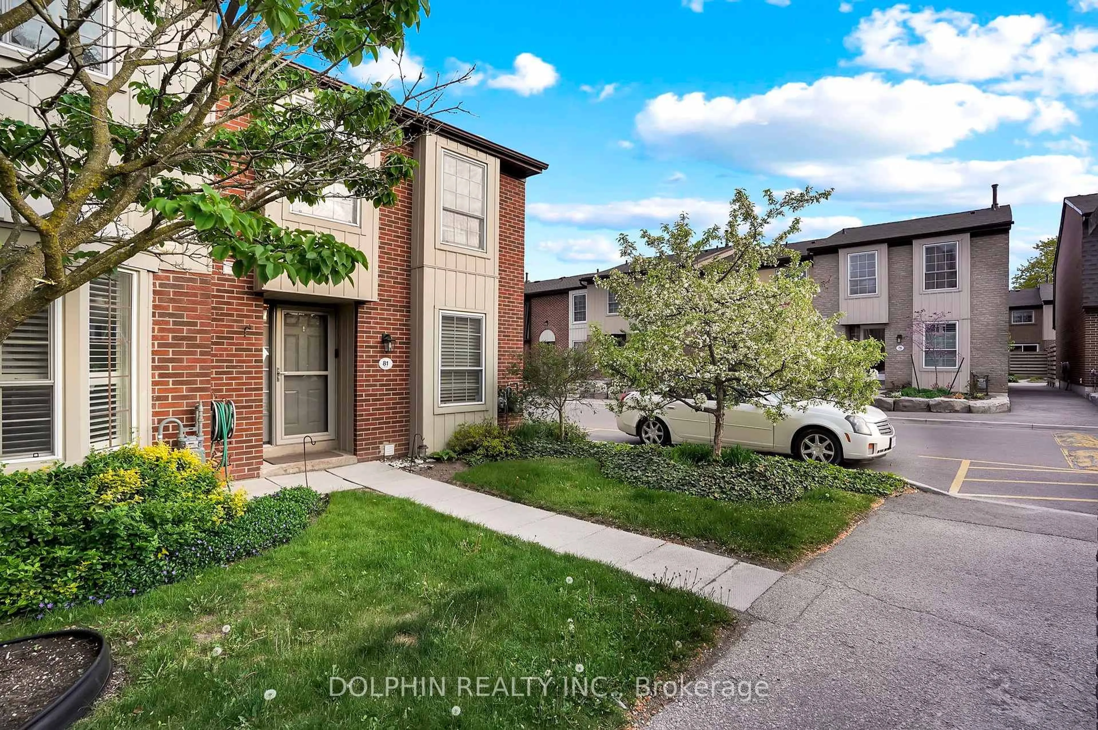 A pic from outside/outdoor area/front of a property/back of a property/a pic from drone, street for 3033 Glencrest Rd #81, Burlington Ontario L7N 3K1