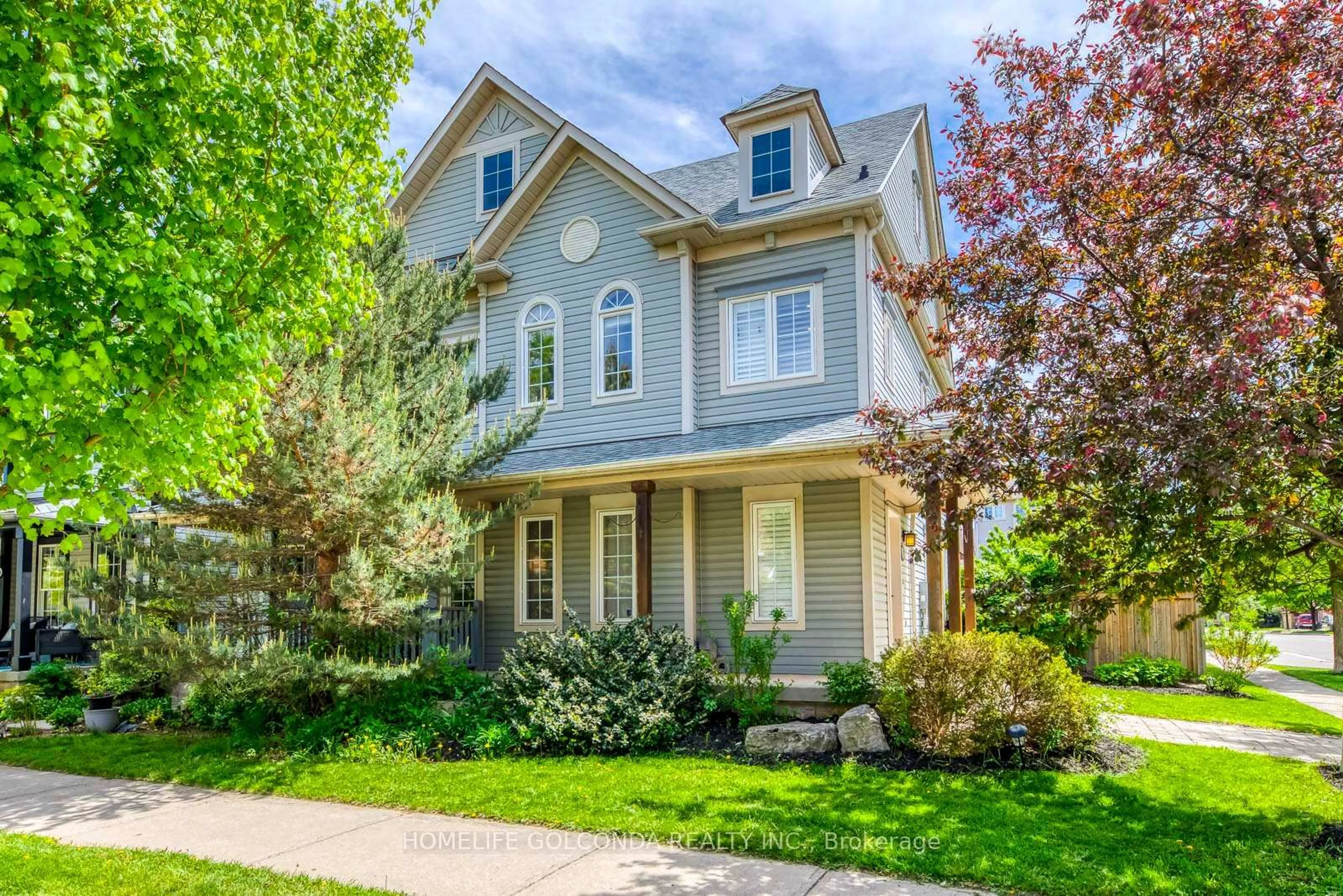 Home with vinyl exterior material, street for 106 Georgian Dr, Oakville Ontario L6H 6V1