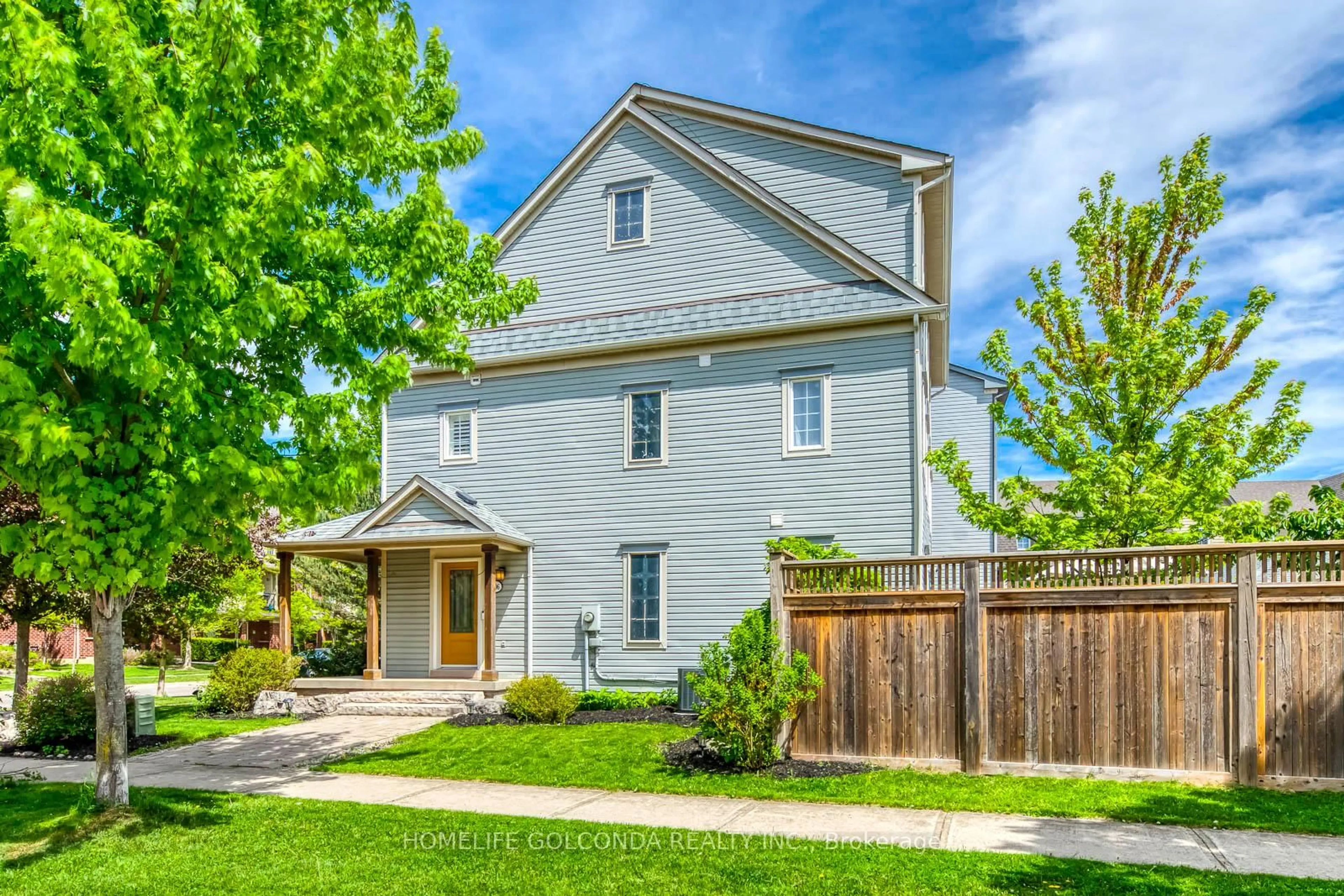 Home with vinyl exterior material, street for 106 Georgian Dr, Oakville Ontario L6H 6V1