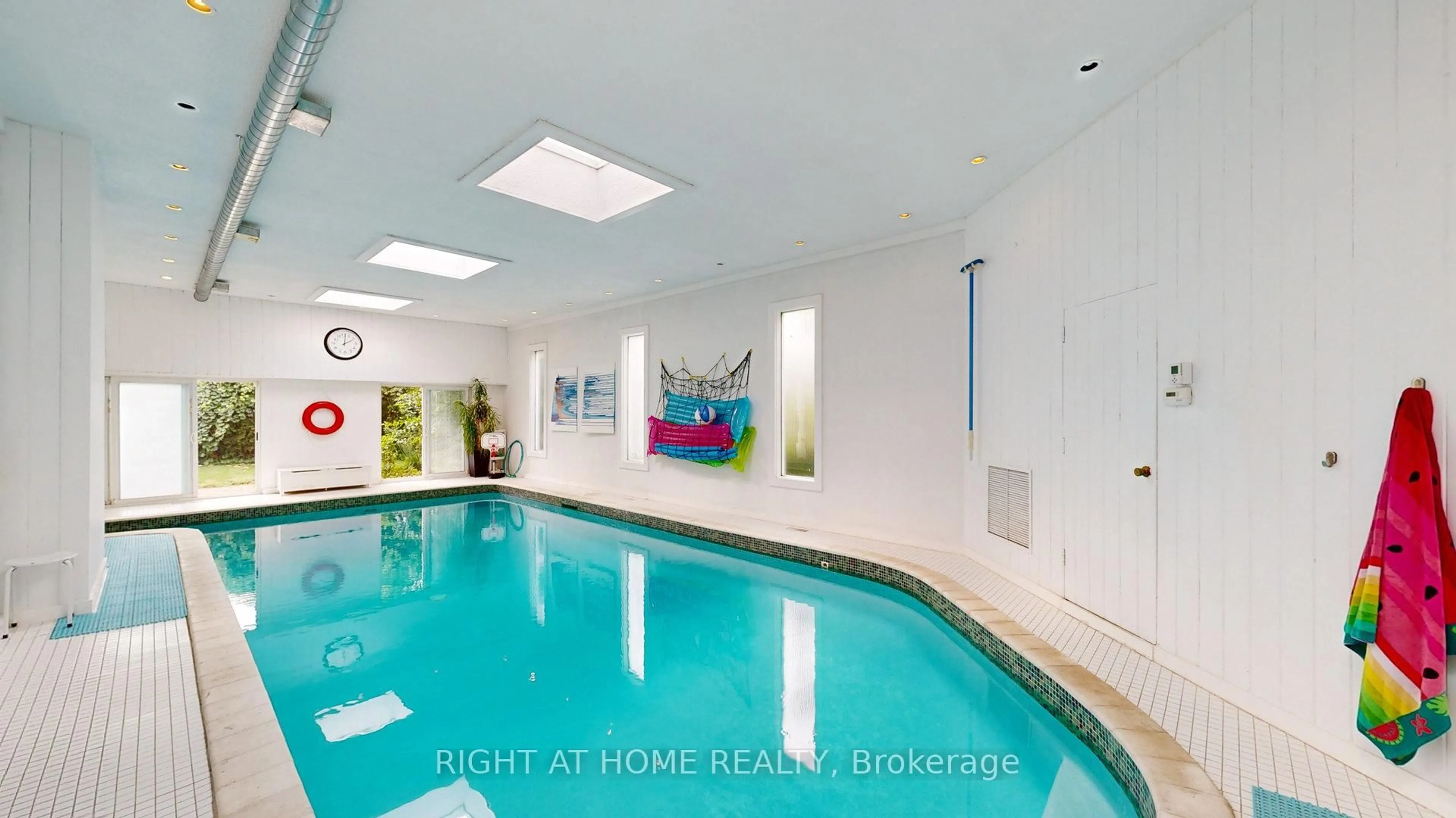 Pool for 1492 Agnew Rd, Mississauga Ontario L5J 3G9