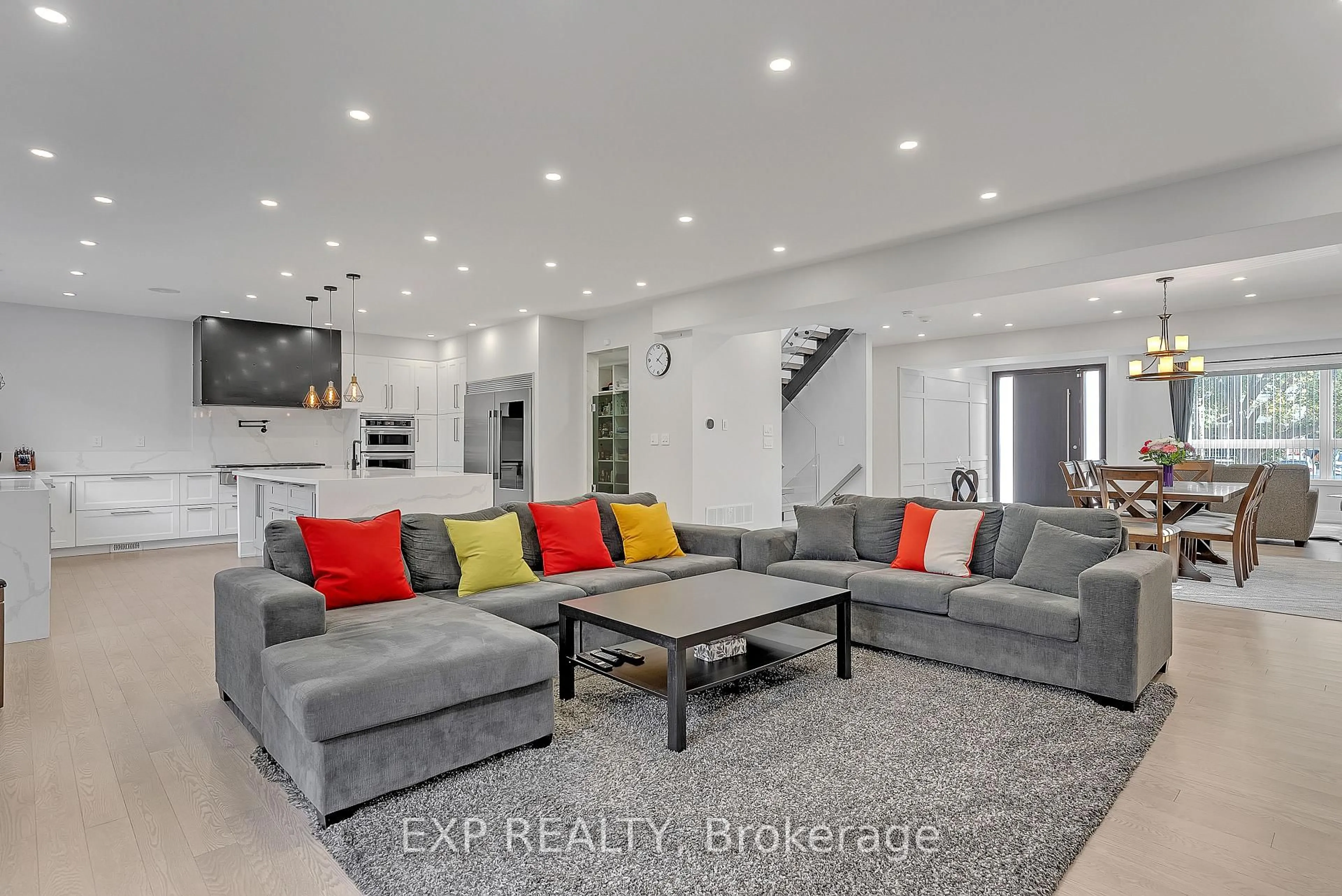 Unknown for 393 Burnhamthorpe Rd, Toronto Ontario M9B 2A7