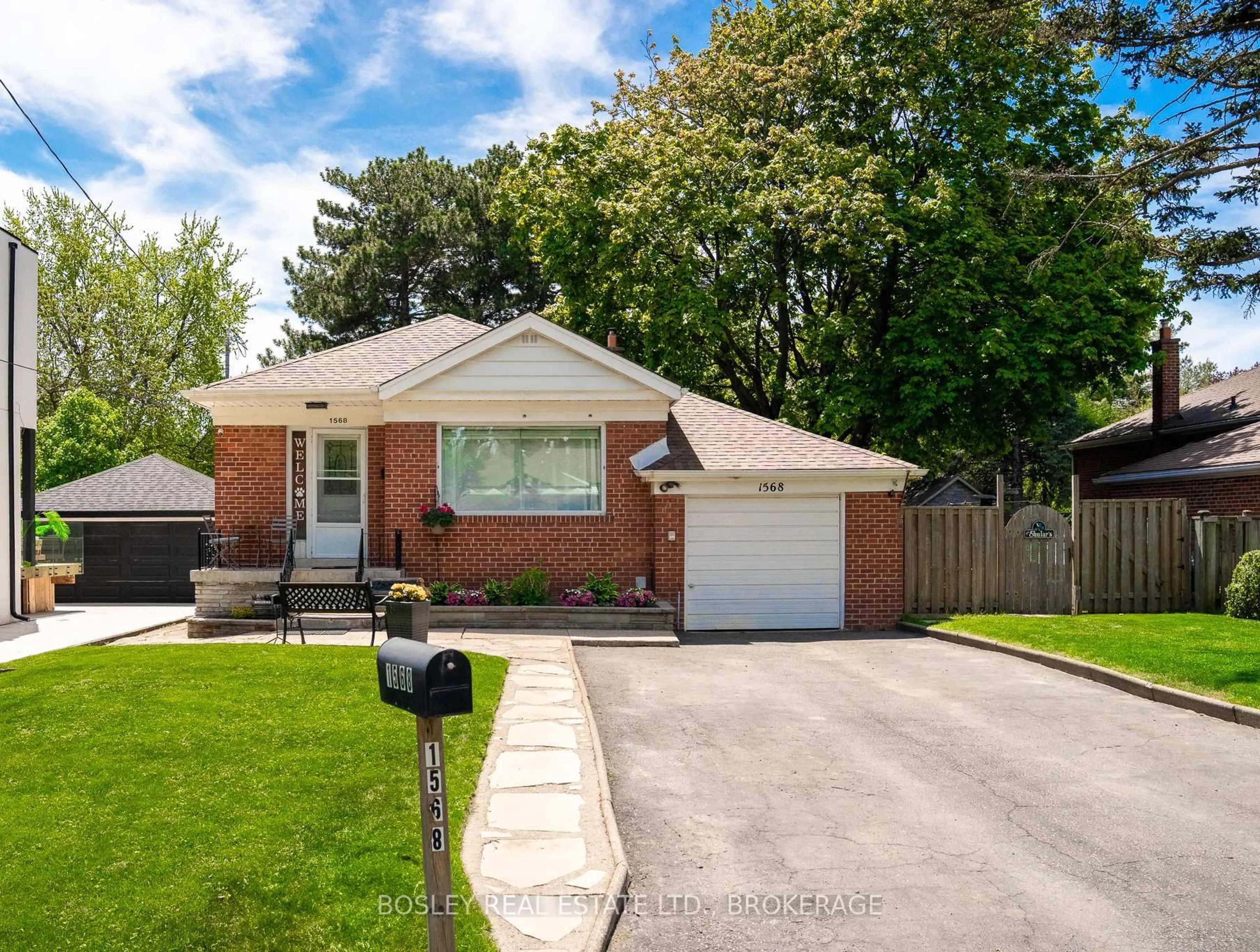 Home with brick exterior material, street for 1568 Asgard Dr, Mississauga Ontario L5E 2B9