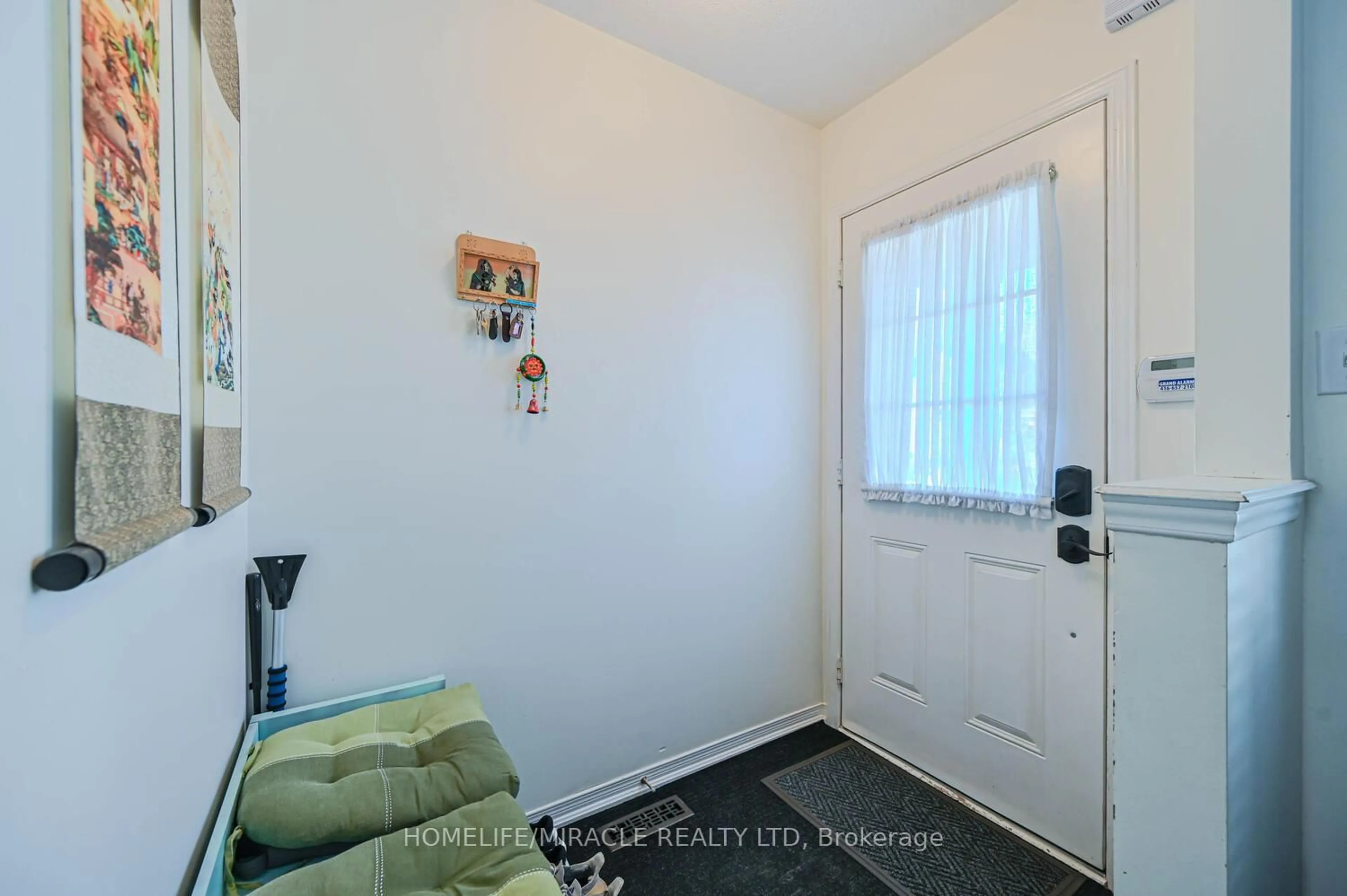 Indoor entryway for 22 Nutwood Way, Brampton Ontario L6R 0X7
