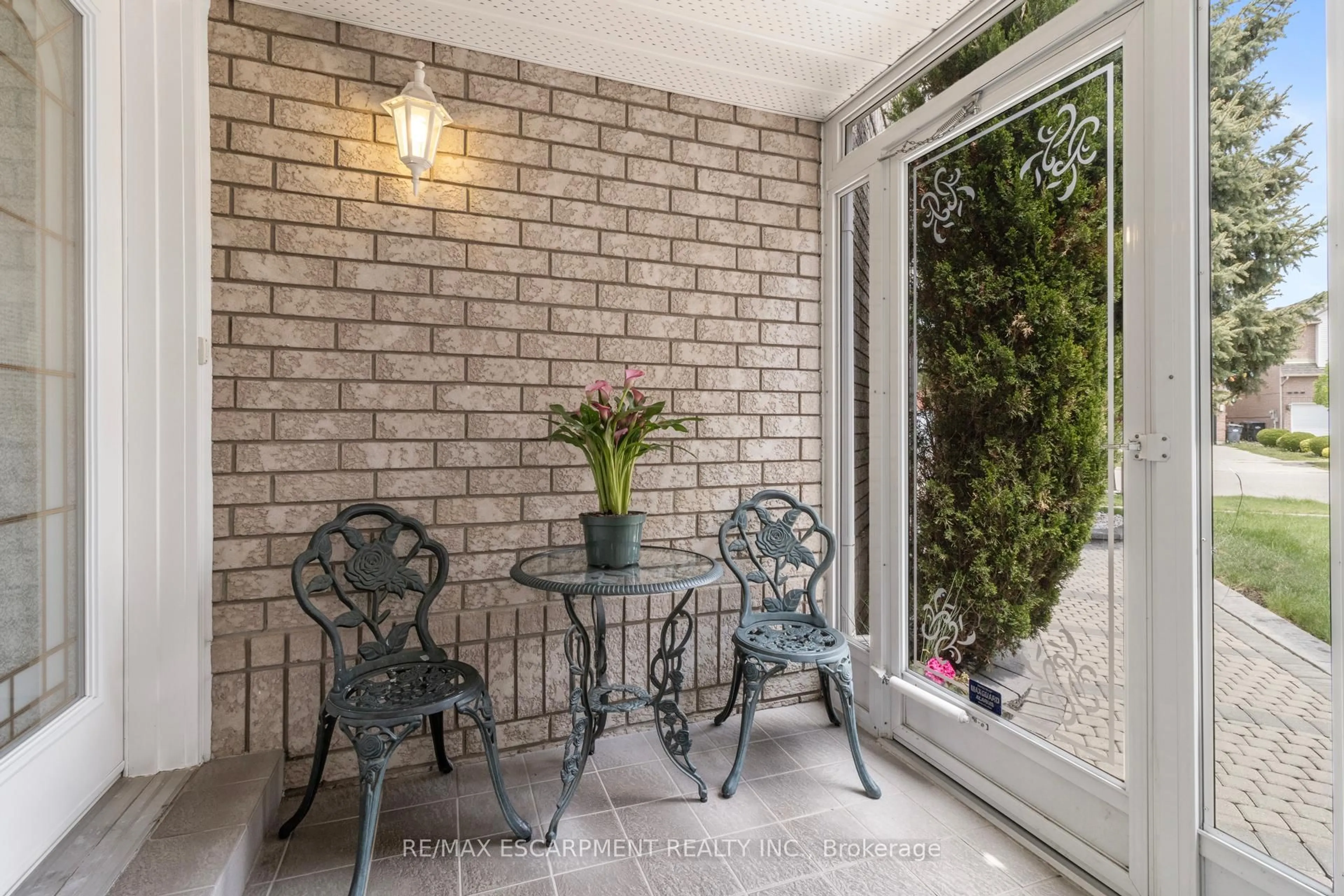 Patio, street for 5414 Kinglet Ave, Mississauga Ontario L5V 2C8