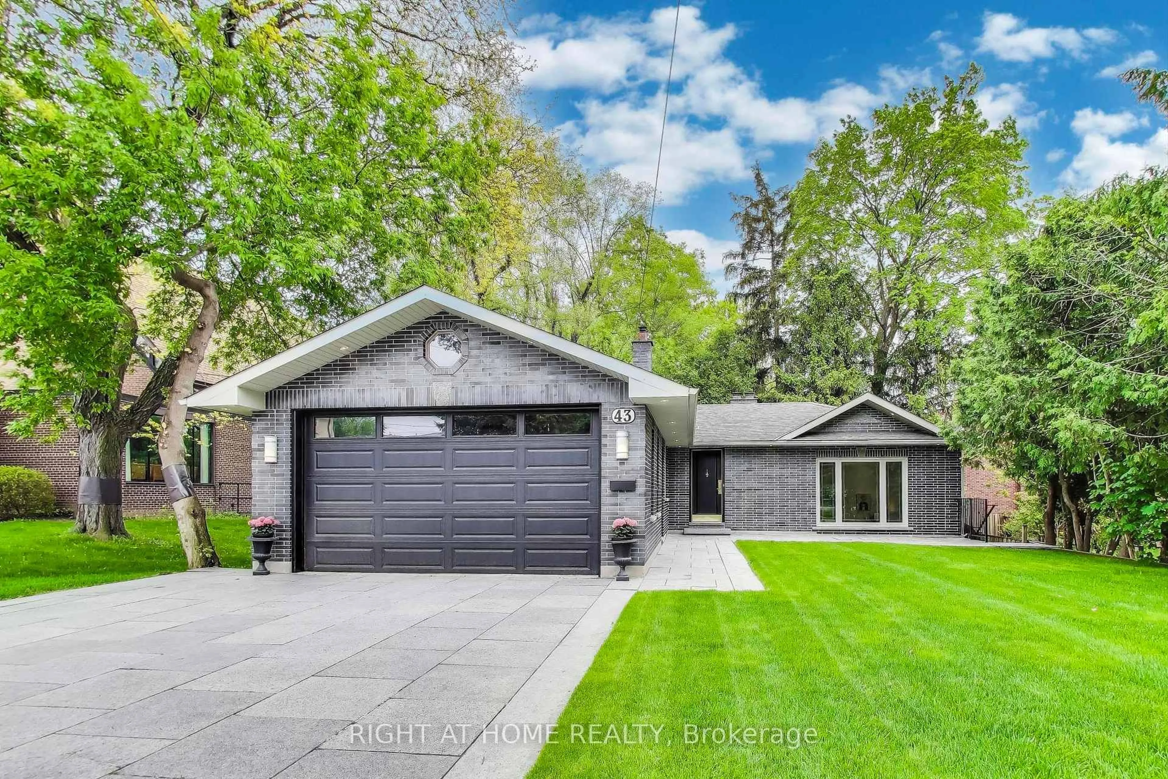 Unknown for 43 Hedges Blvd, Toronto Ontario M9B 3C3
