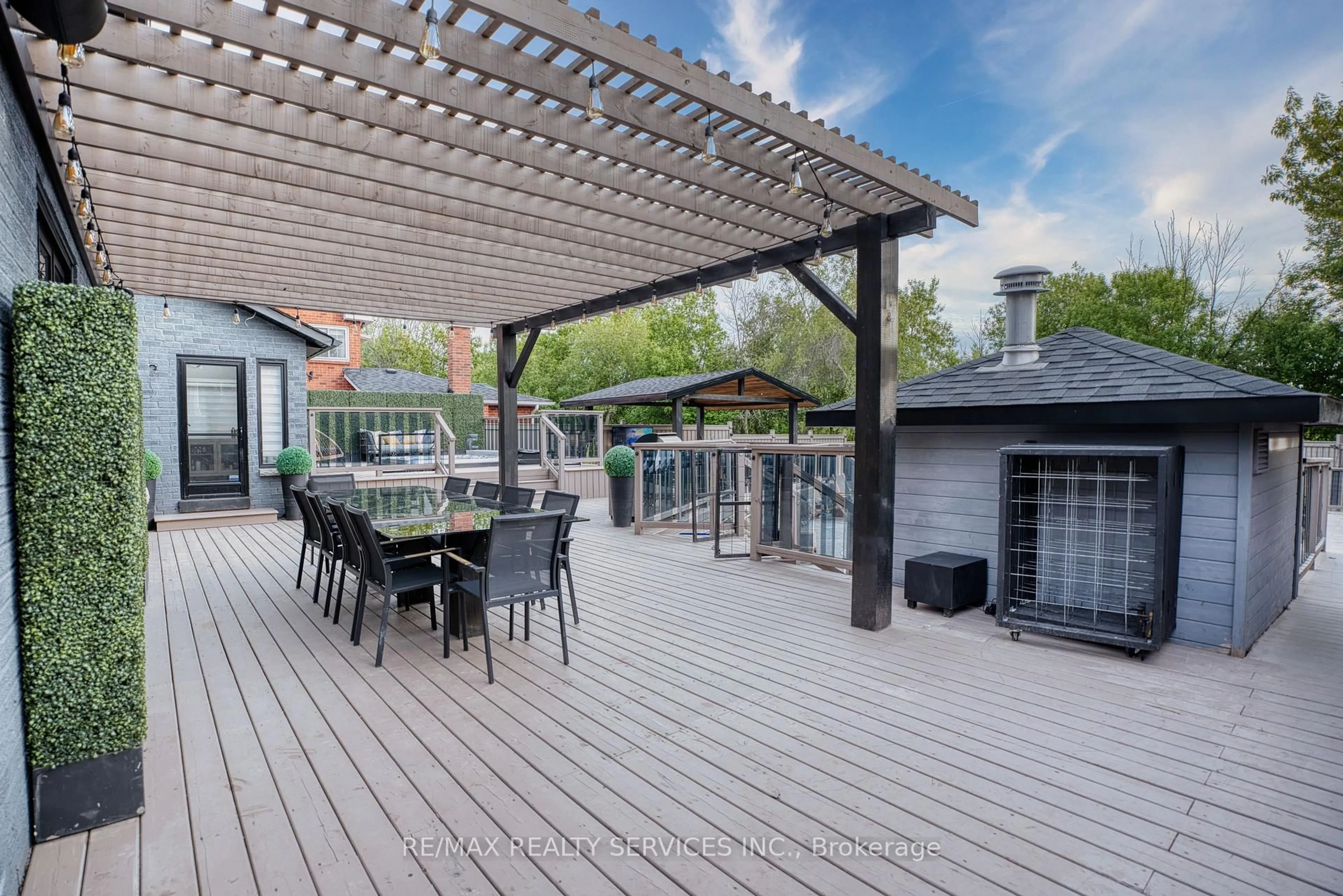 Patio, street for 21 Inder Heights Dr, Brampton Ontario L6Z 3M7