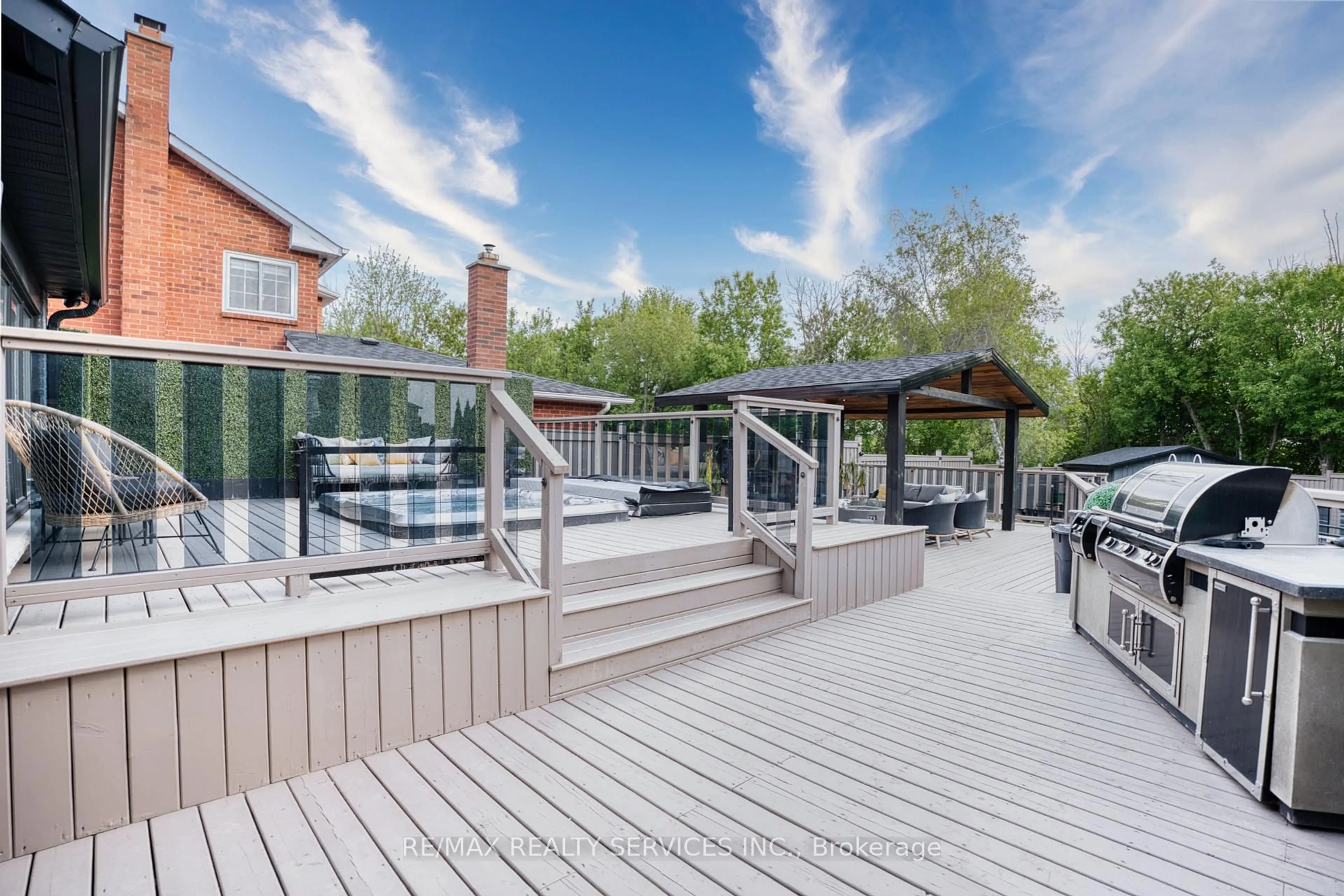 Patio, unknown for 21 Inder Heights Dr, Brampton Ontario L6Z 3M7